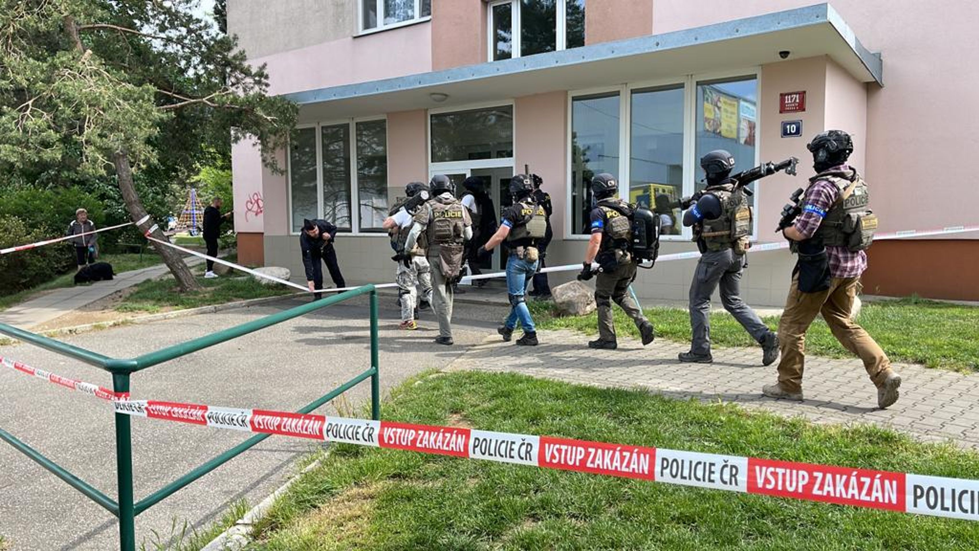Policejní zásah v pražském Braníku (6) - Policejní zásah v pražském Braníku (4/11)