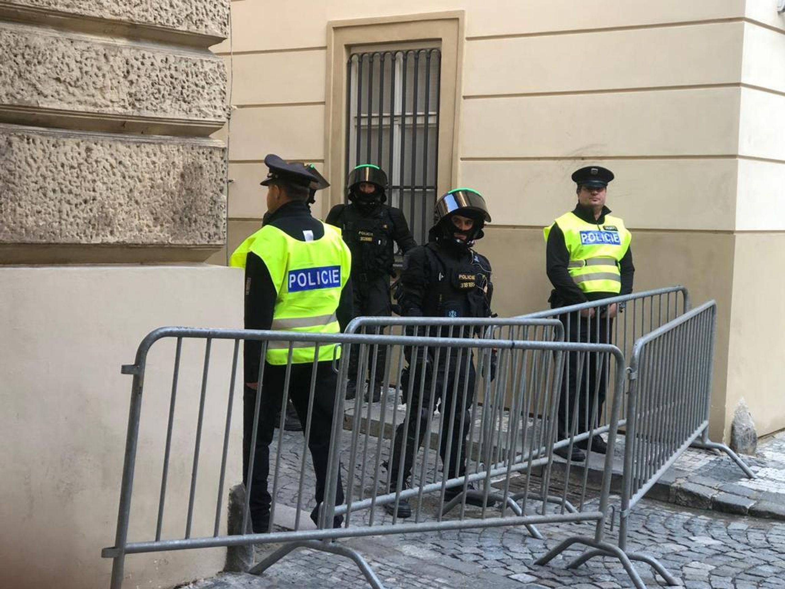 Blokáda prostranství před sněmovnou - 9 - GALERIE: Blokáda prostranství před sněmovnou (9/15)