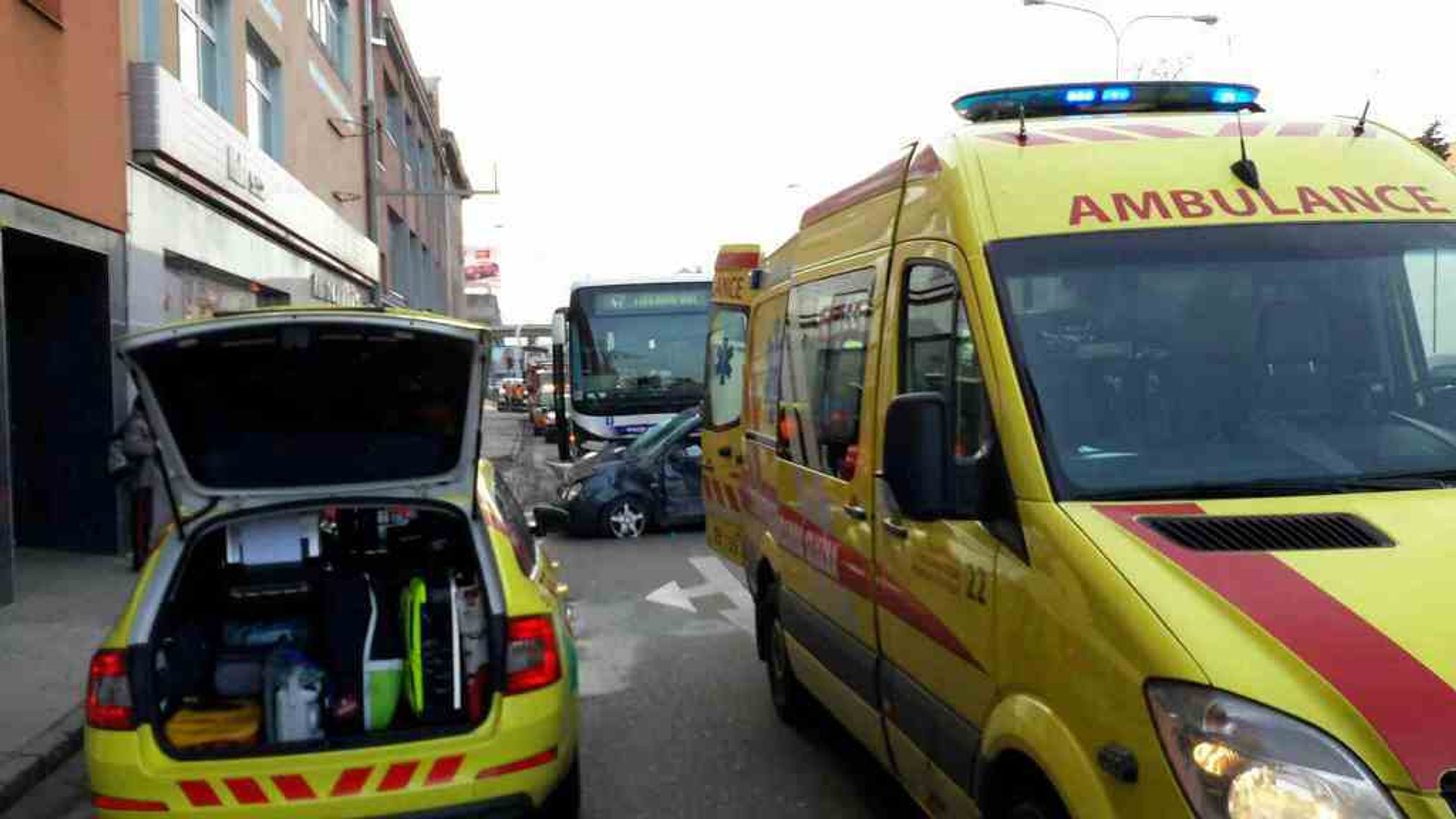 Hromadná nehoda v Brně - 1 - GALERIE: Nehoda autobusu, dodávky a osobního vozu v Brně (5/8)