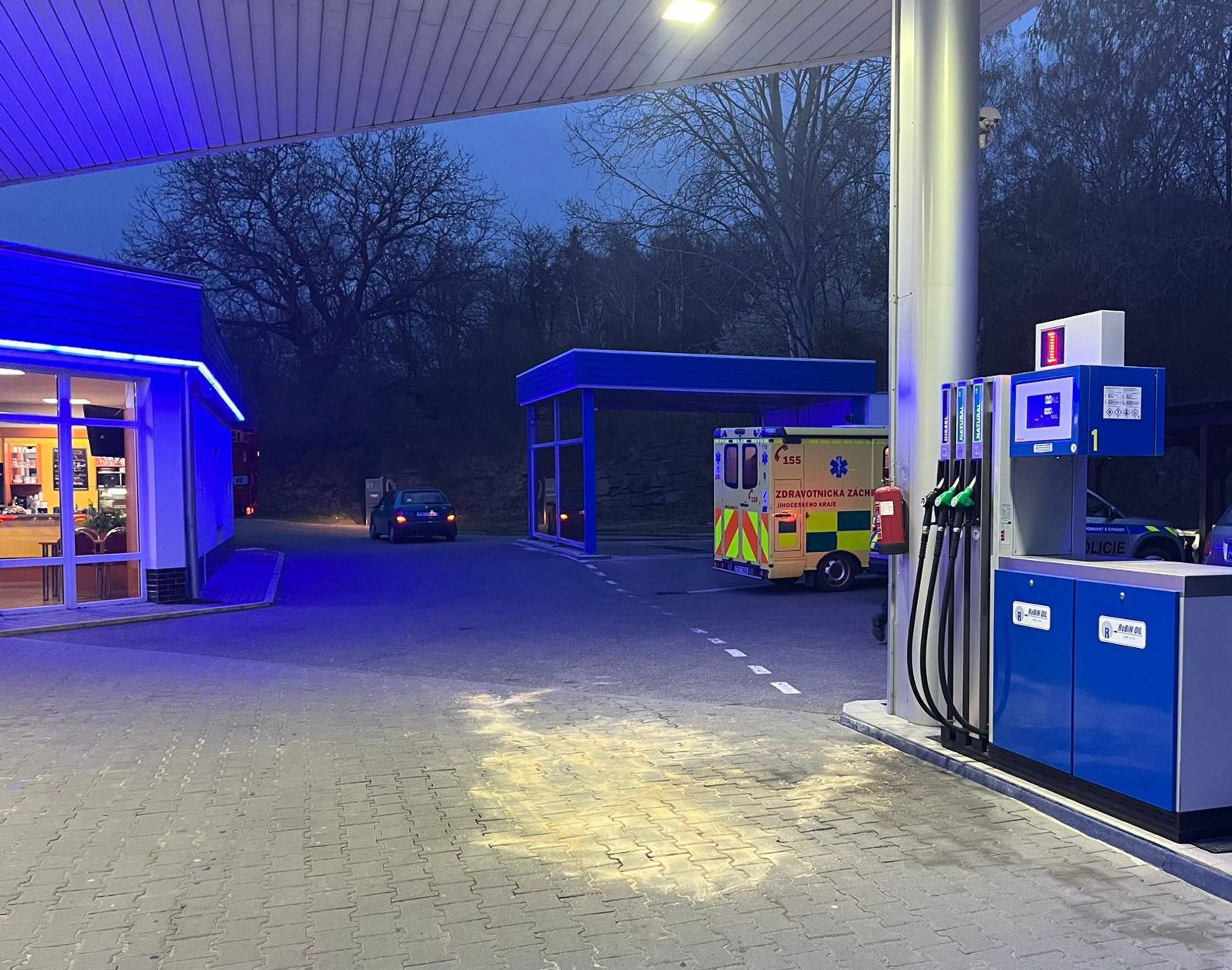 Muž se pokusil zapálit benzín na čerpací stanici (1) - Muž se pokusil zapálit benzín na čerpací stanici (3/3)