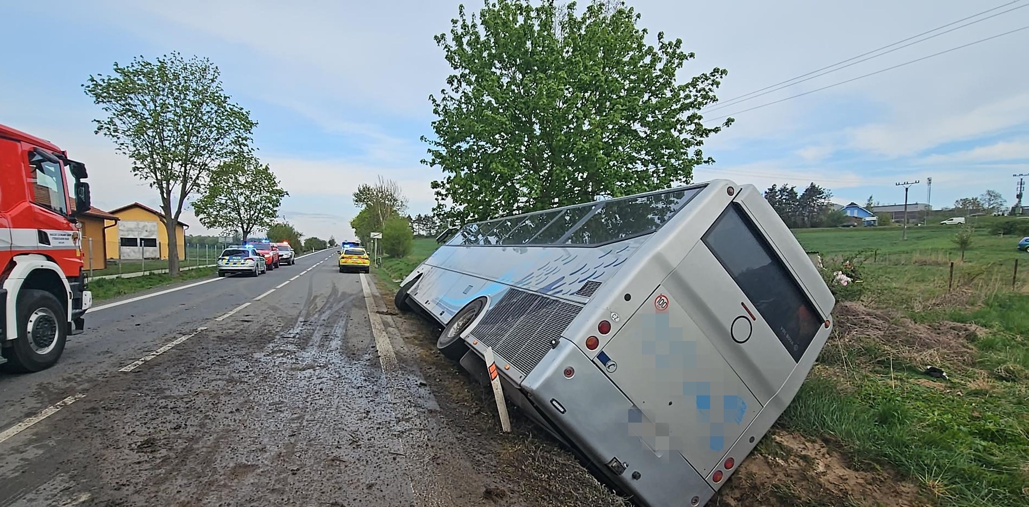 Dopravní nehoda autobusu na Příbramsku (3) - Dopravní nehoda autobusu na Příbramsku (1/3)