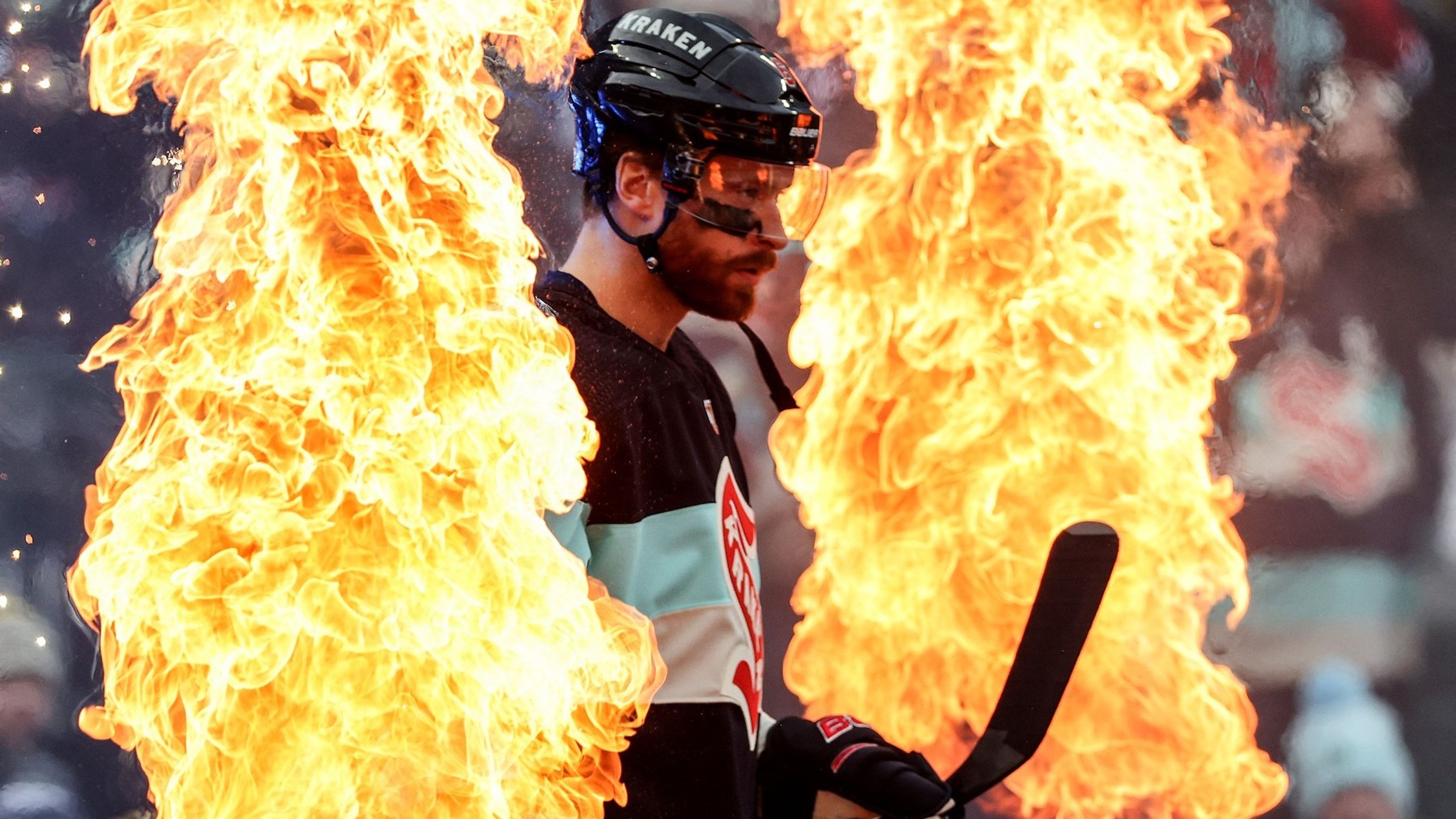Adam Larsson při nástupu - Winter Classic mezi Seattlem Kraken a Vegas Golden Knights (6/9)