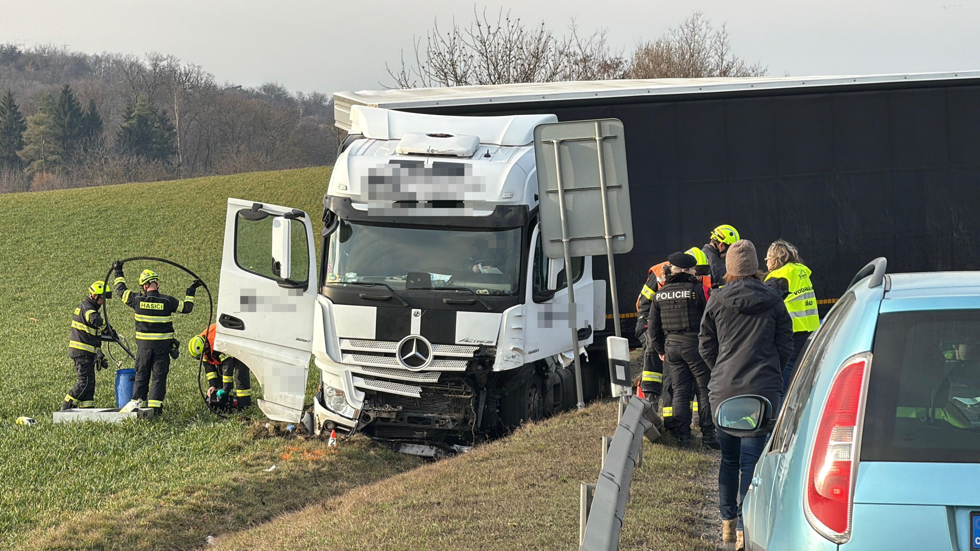 Smrtelná dopravní nehoda u obce Uhy - Smrtelná dopravní nehoda u obce Uhy (10/12)