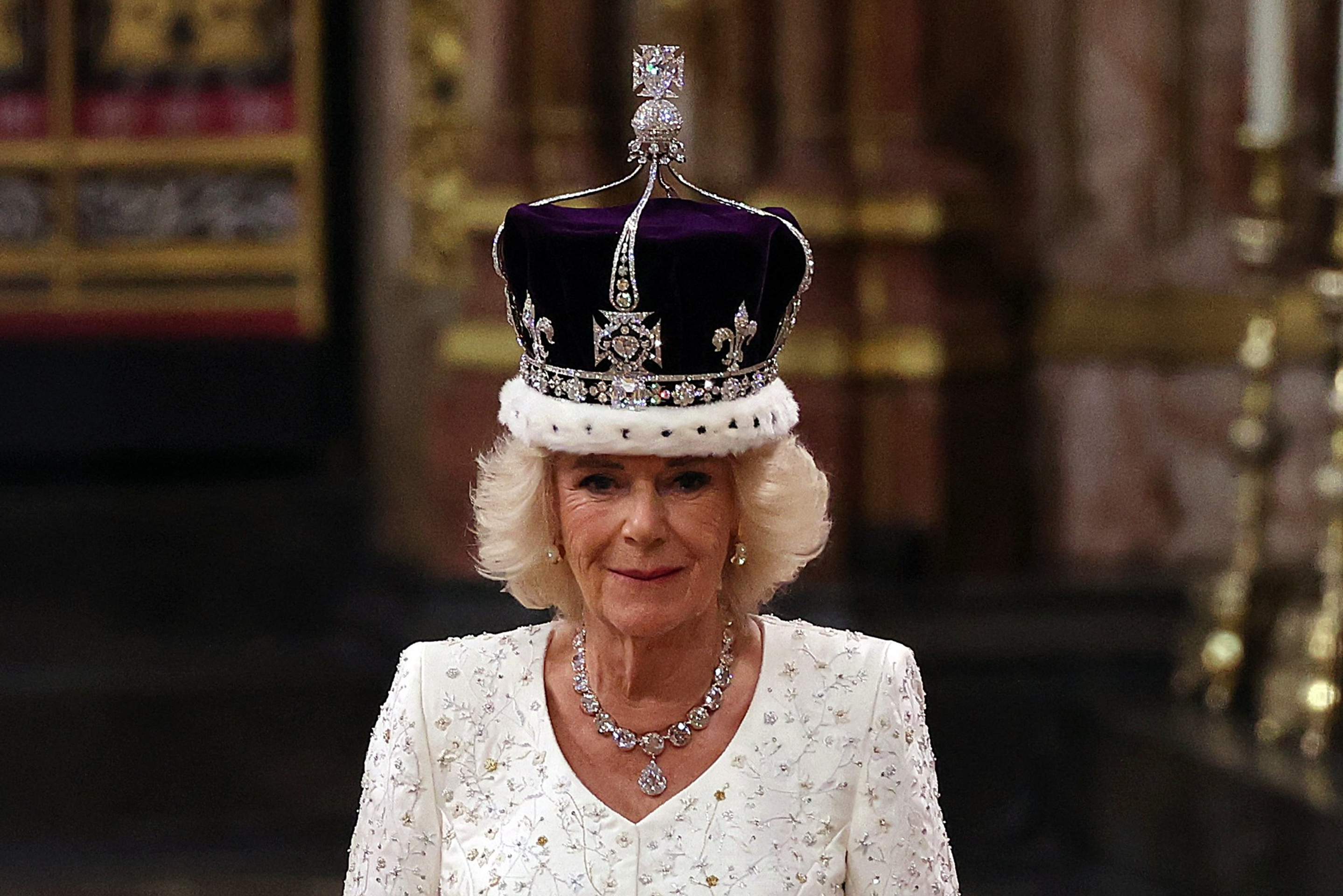 Králova choť Camilla byla také korunována - Korunovace Karla III. (41/50)