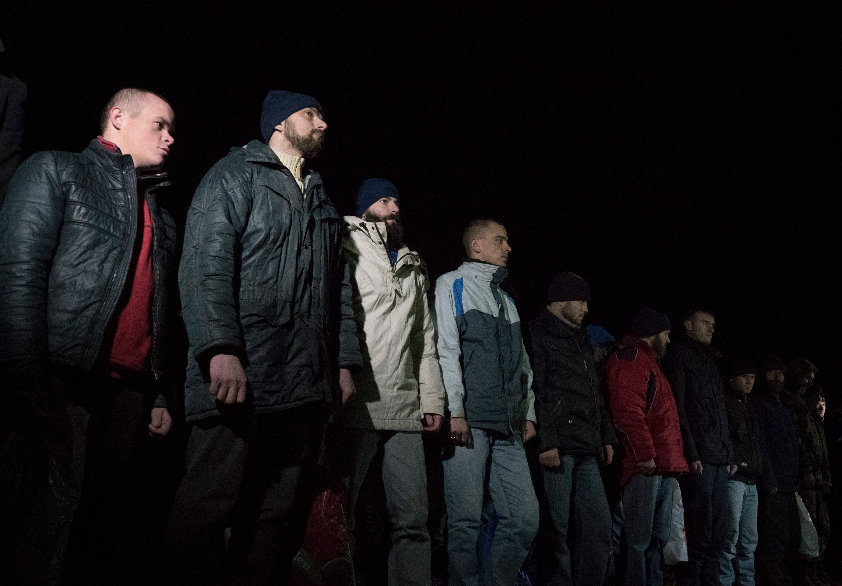 Ukrajina: Výměna zajatců mezi armádou a separatisty - 1 - Ukrajina: Výměna zajatců mezi armádou a separatisty (1/6)