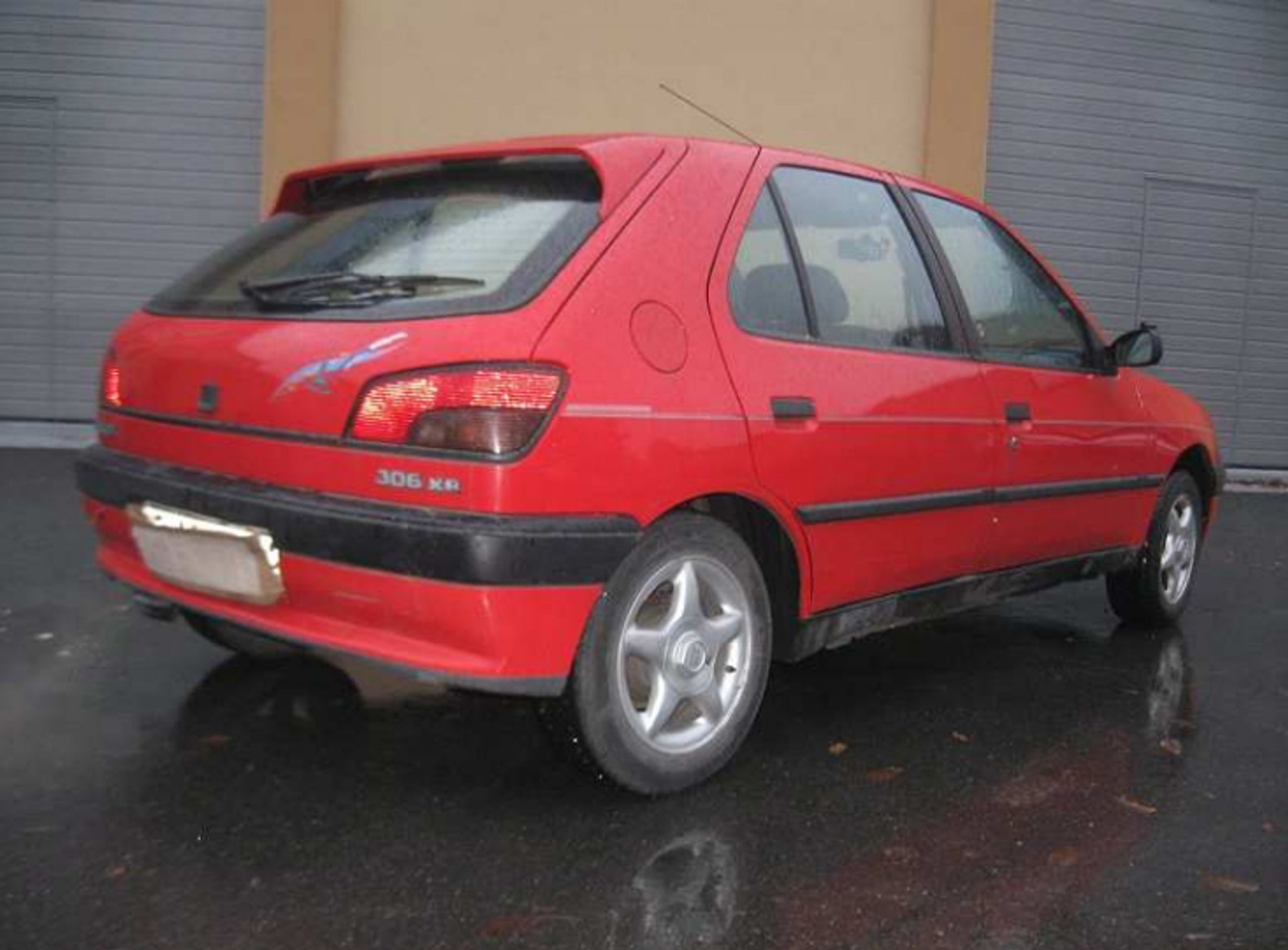 Dražba - Peugeot 306 (benzin), Vyvolávací cena: 5.000,- - GALERIE: Dražba motorových vozidel (22/51)