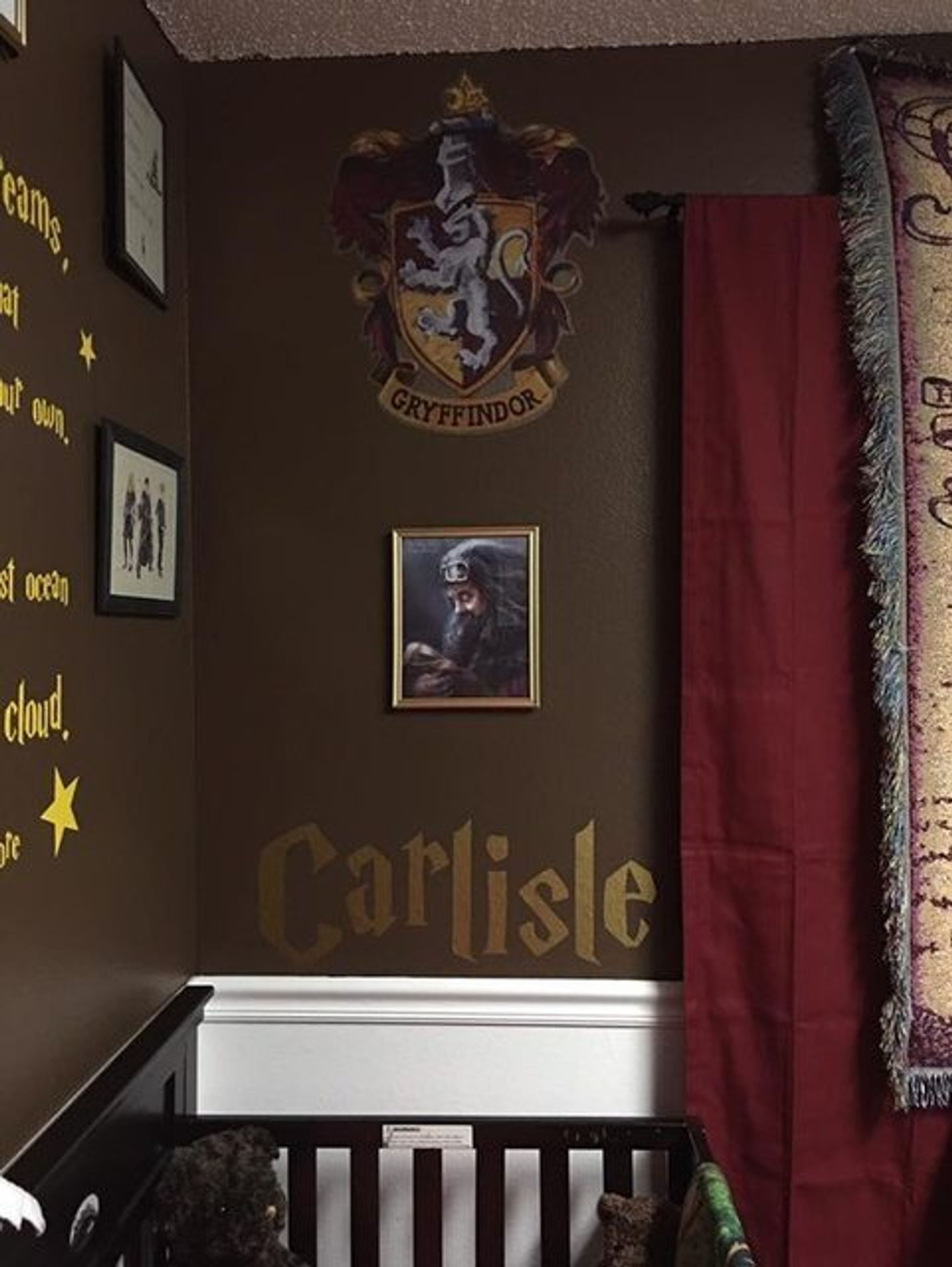Pokoj inspirovaný Harry Potterem - 4 - GALERIE: Pokoj inspirovaný Harry Potterem (4/8)