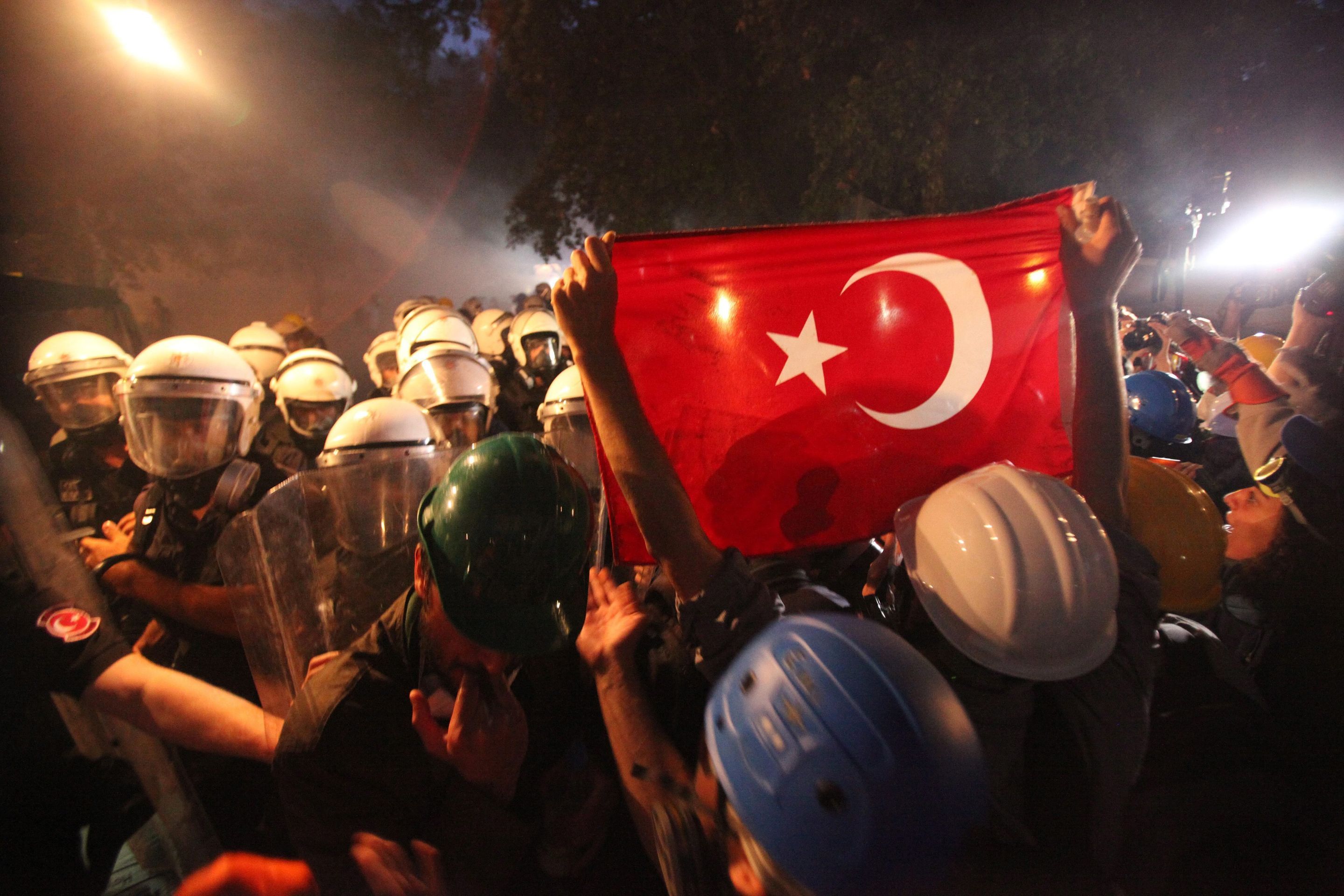 Nepokoje v Turecku - 8 - GALERIE: Protesty v Turecku (4/11)