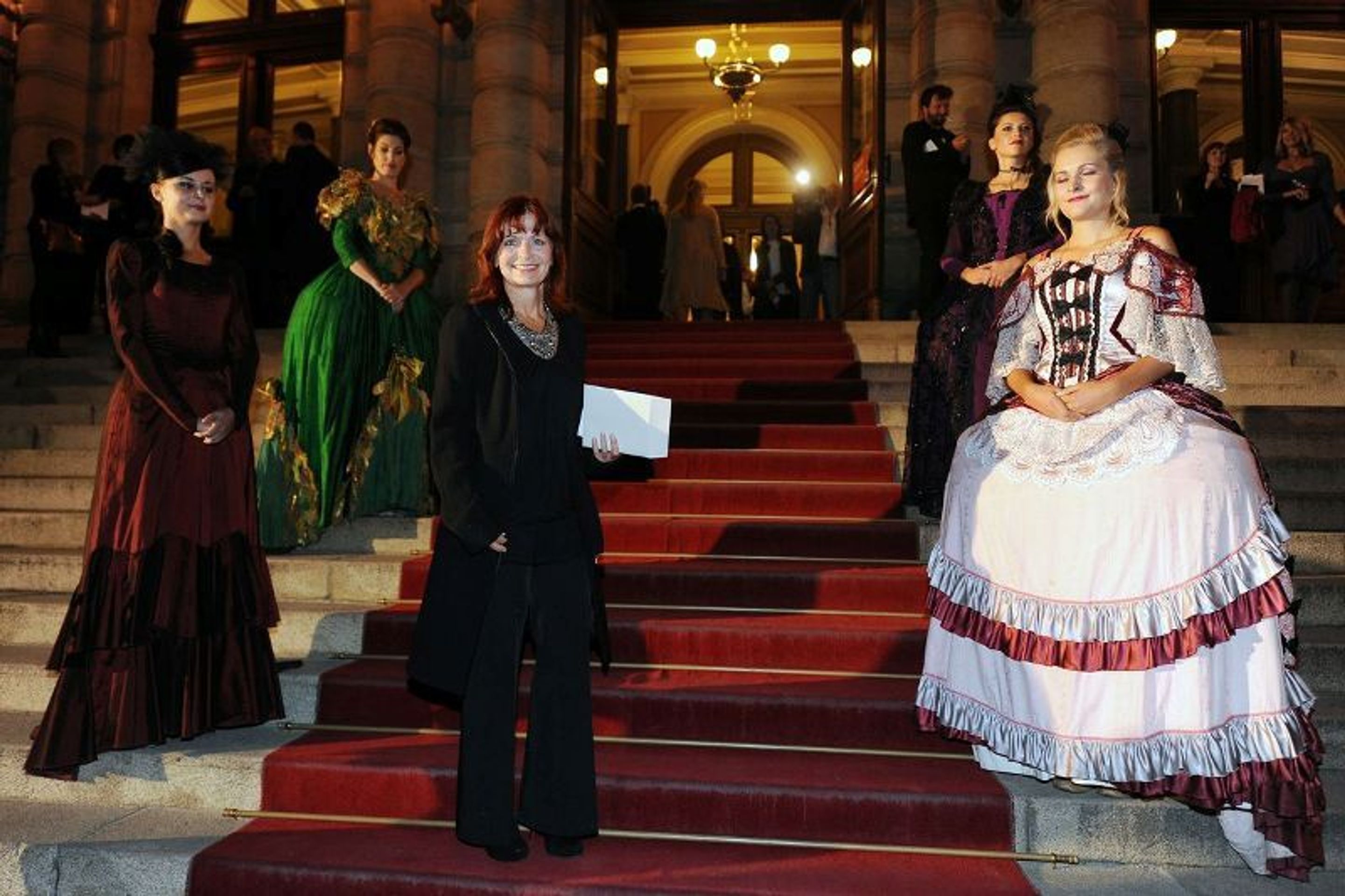 Premiéra filmu Donšajni - 4 - GALERIE: Donšajni ozářili pražské Rudolfinum. Podívejte se, kdo všechno přišel (21/27)