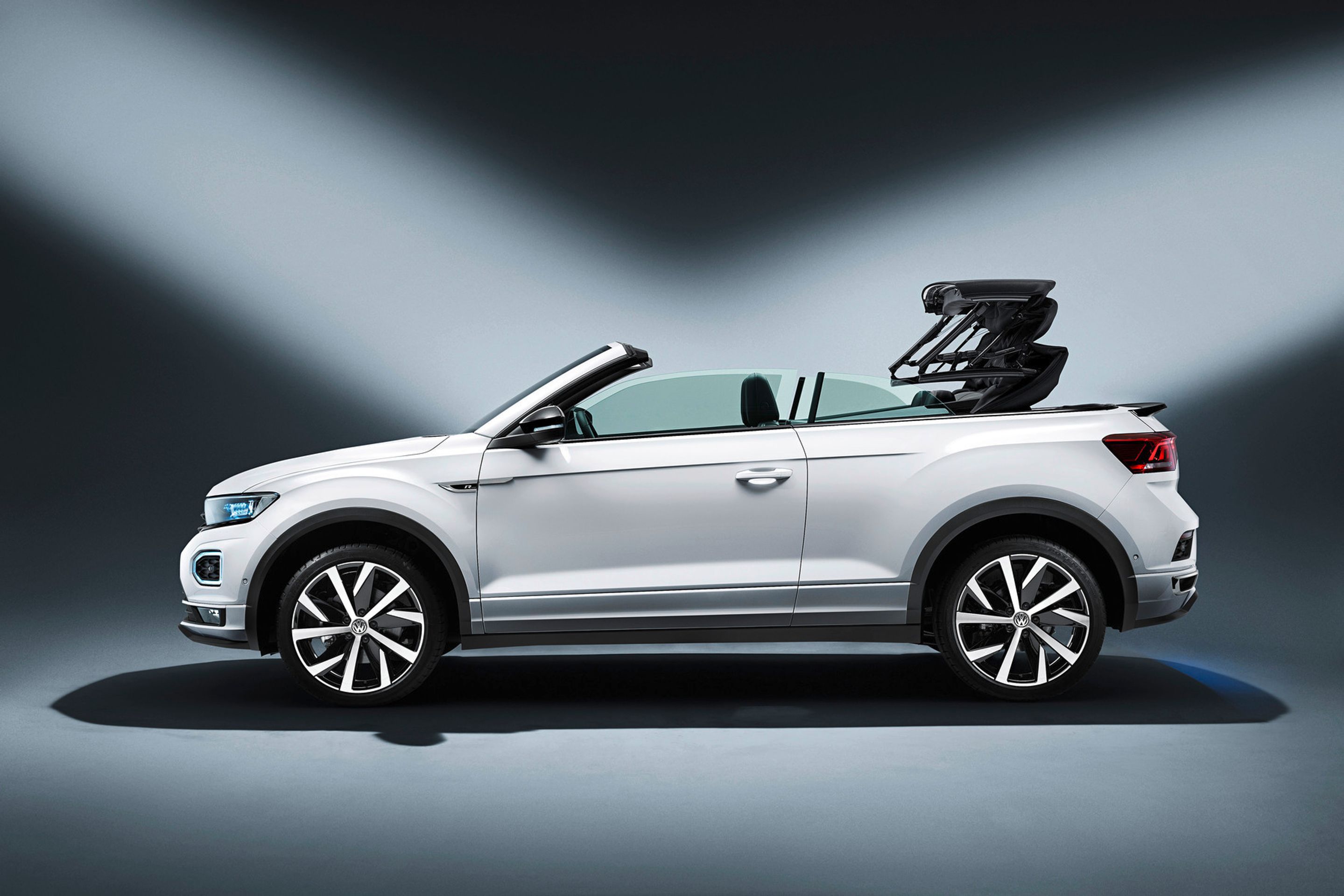 Nový T-Roc Cabriolet - 20 - Fotogalerie: Crossover VW T-Roc přijde o střechu (2/16)