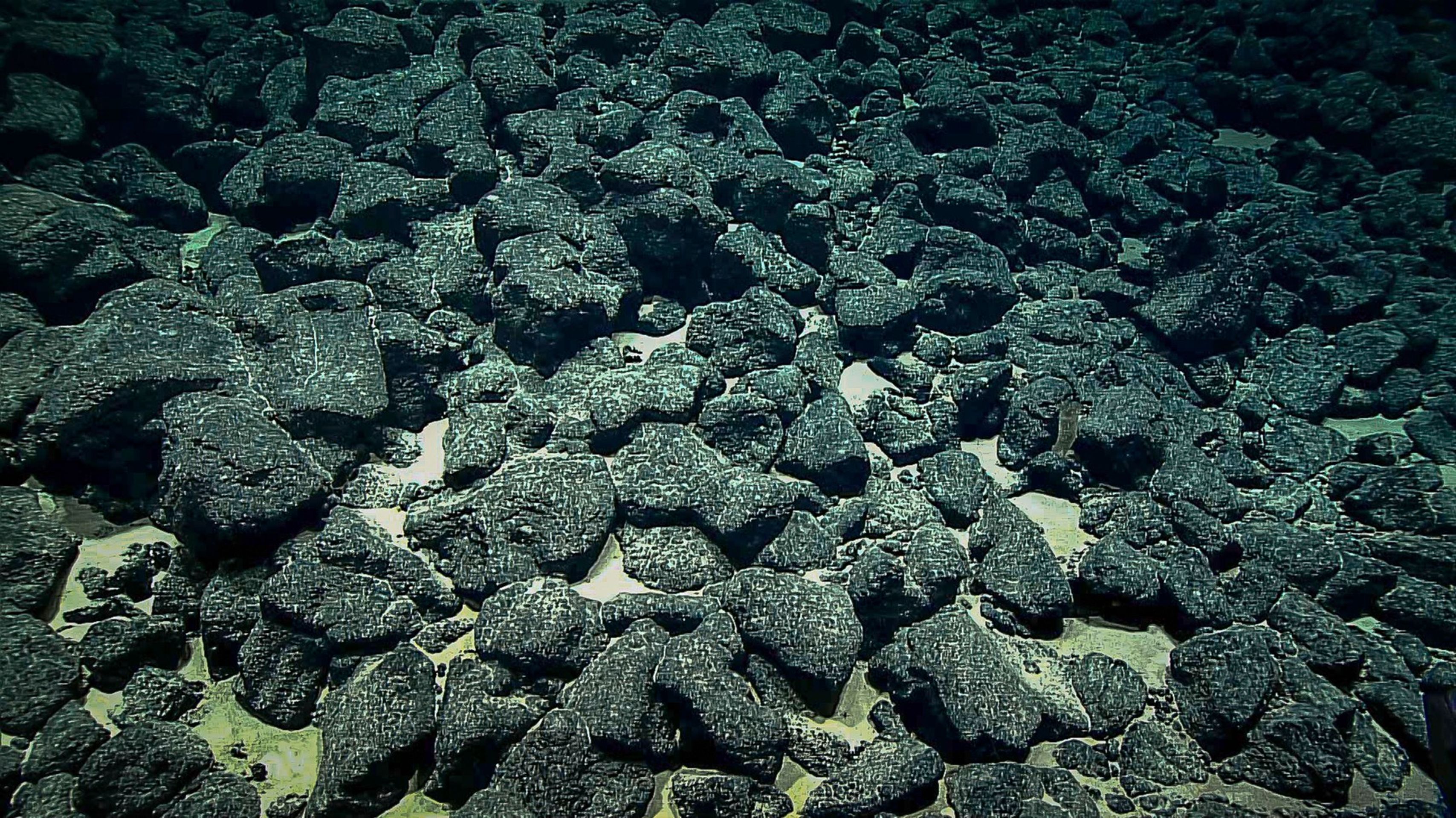 Kovové útvary na dně oceánu  (5) - Kovové útvary na dně oceánu (4/5)