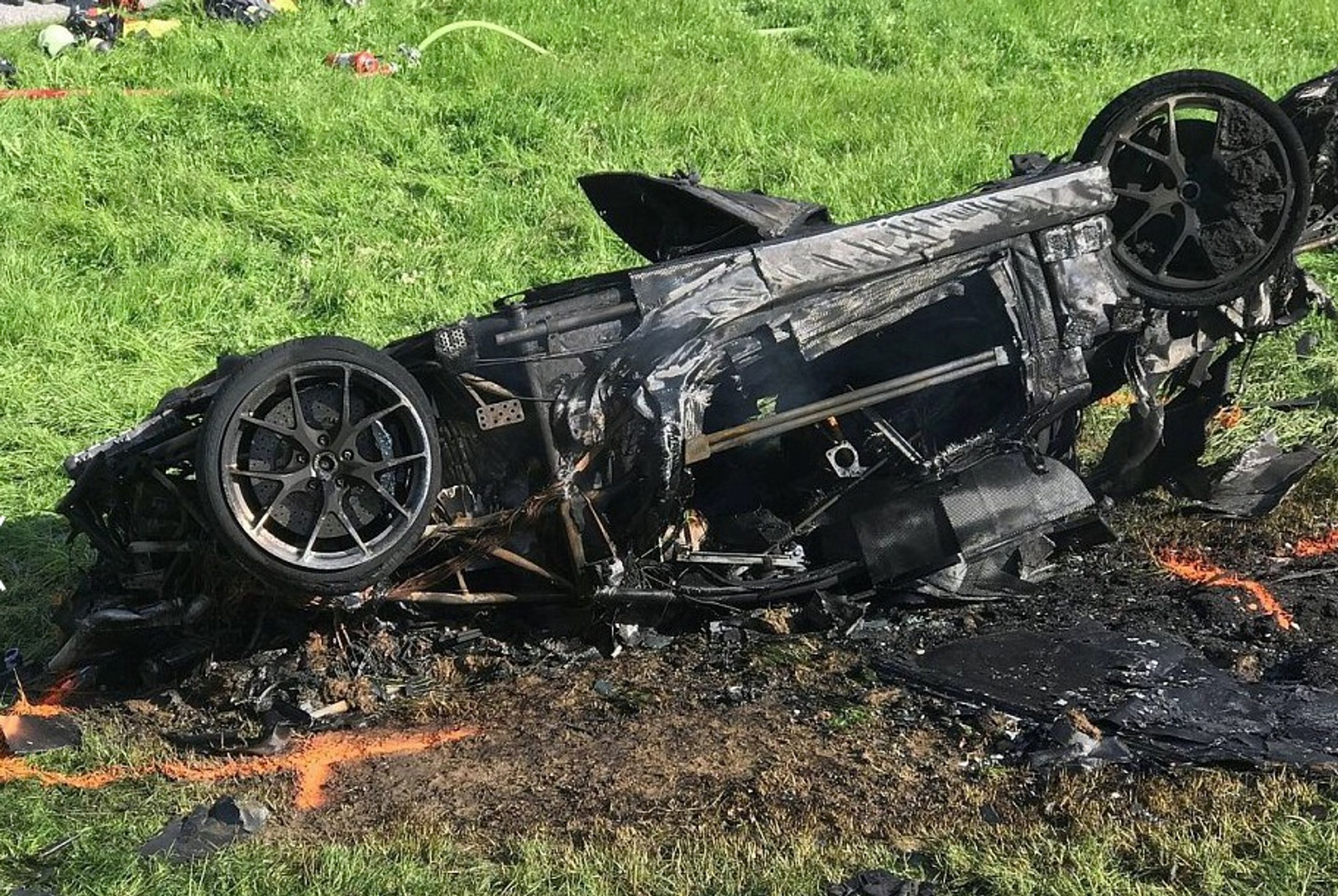 nehoda - 13 - GALERIE: Richard Hammond málem uhořel v elektrickém supersportu (4/8)