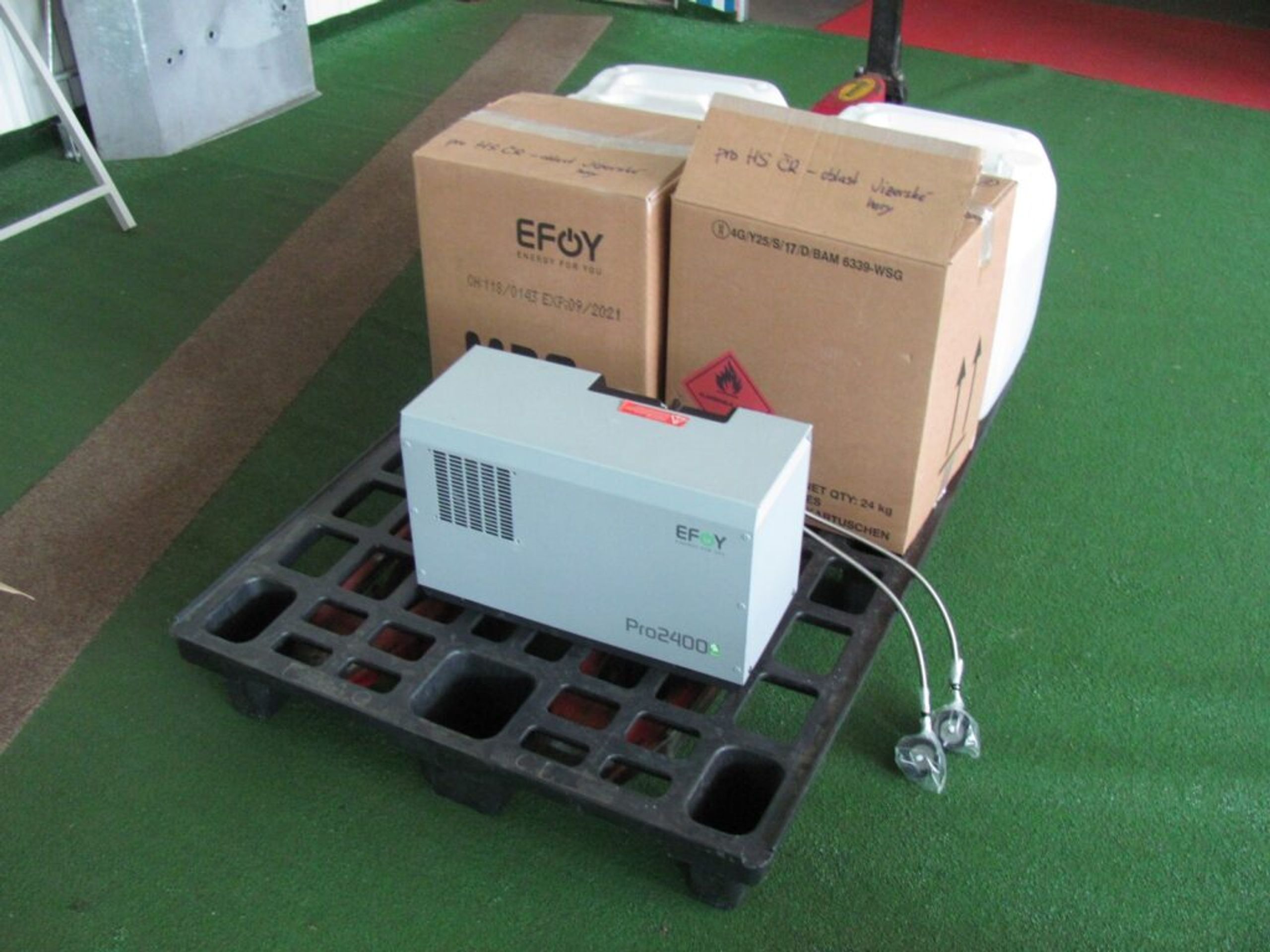 Napájecí systém EFOY Pro 2400 Duo – od 67 tisíc Kč - GALERIE: Levné skútry od horské služby (8/9)