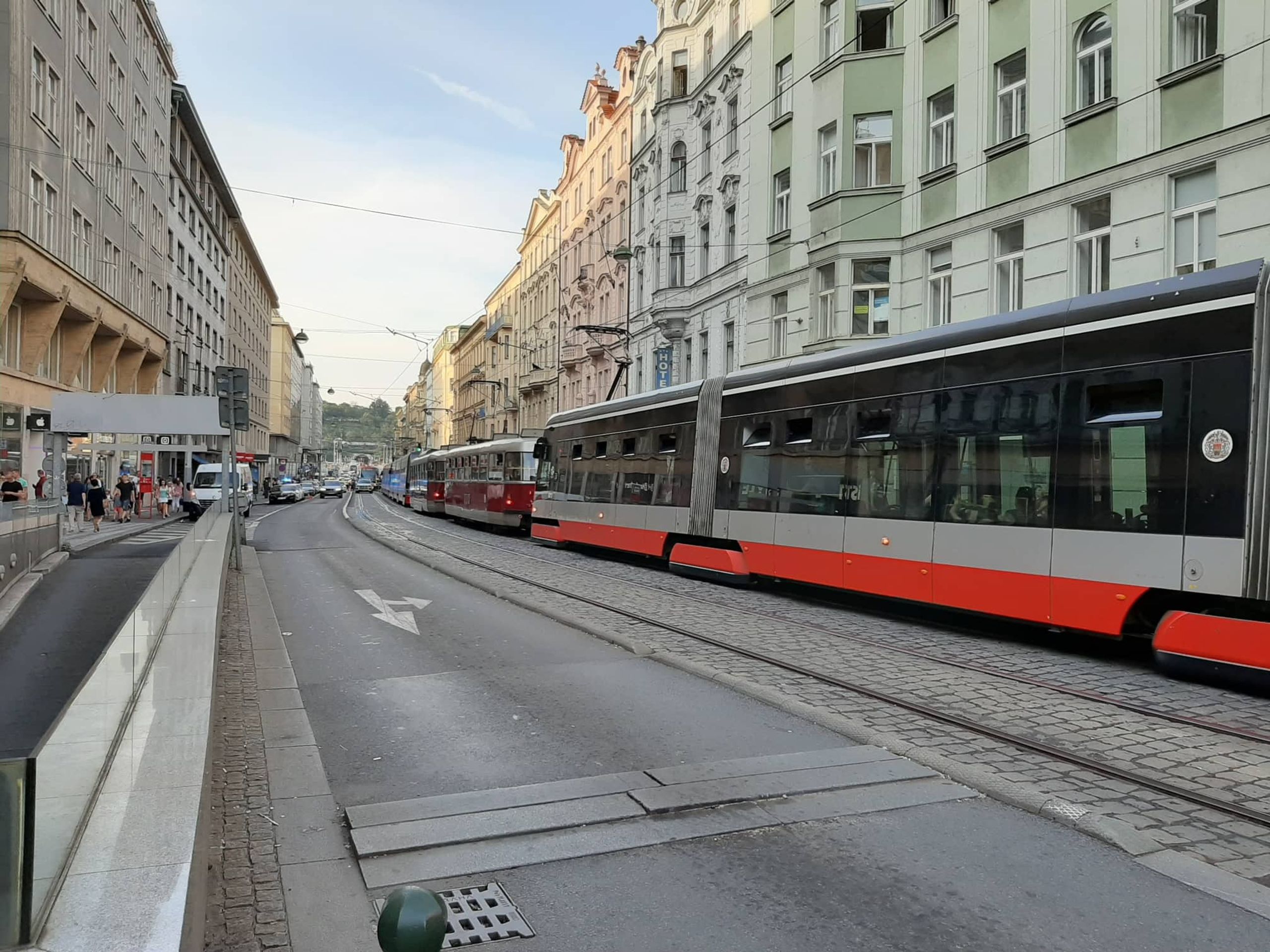 Srážka auta a tramvaje - 1 - GALERIE: Srážka auta a tramvaje (5/6)