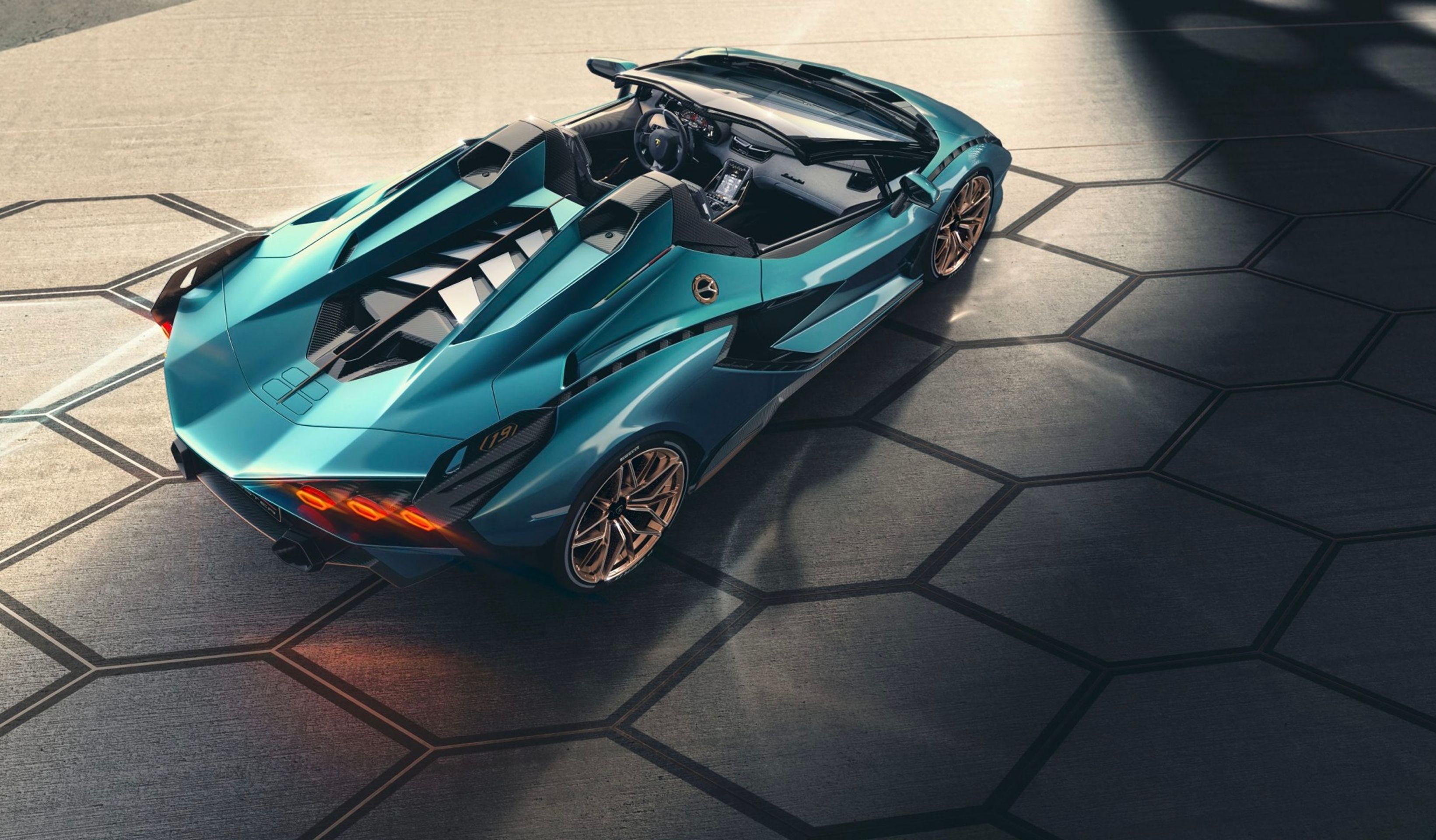 Hybridní hypersport Lamborghini Sián - 22 - Fotogalerie: Úžasný hybridní roadster Lamborghini Sián (13/16)