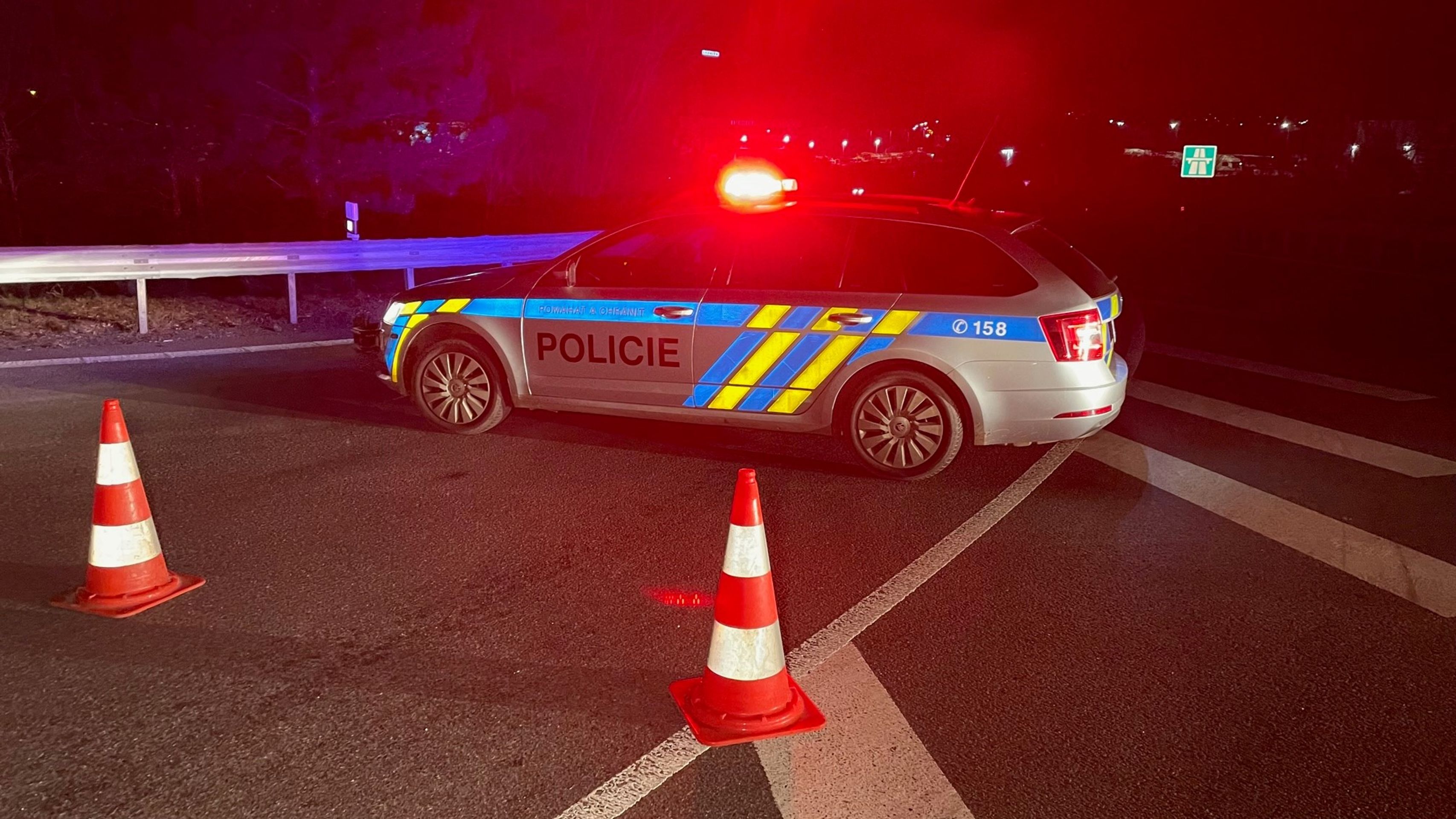 Nehoda na dálnici D8 - Dodávka srazila dva muže na dálnici D8 (5/5)