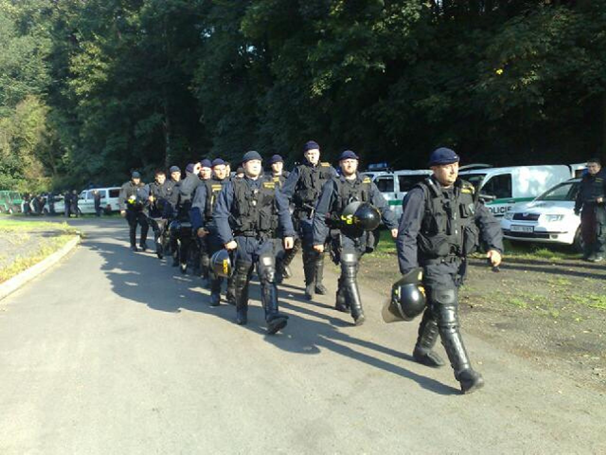 Policisté v Liberci - Fotogalerie: Fanoušci Bukurešti v Liberci (6/7)