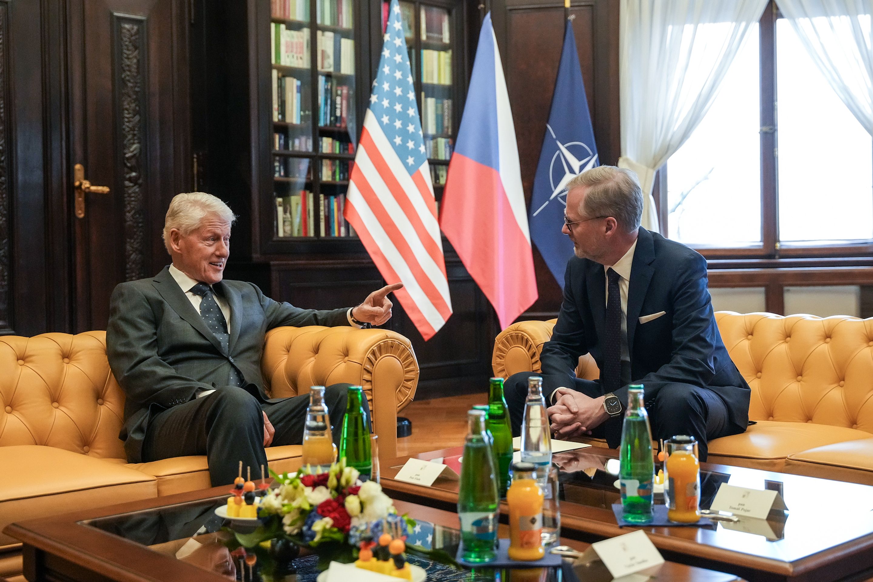 Bill Clinton a Petr Fiala - Bill Clinton v Praze (6/9)
