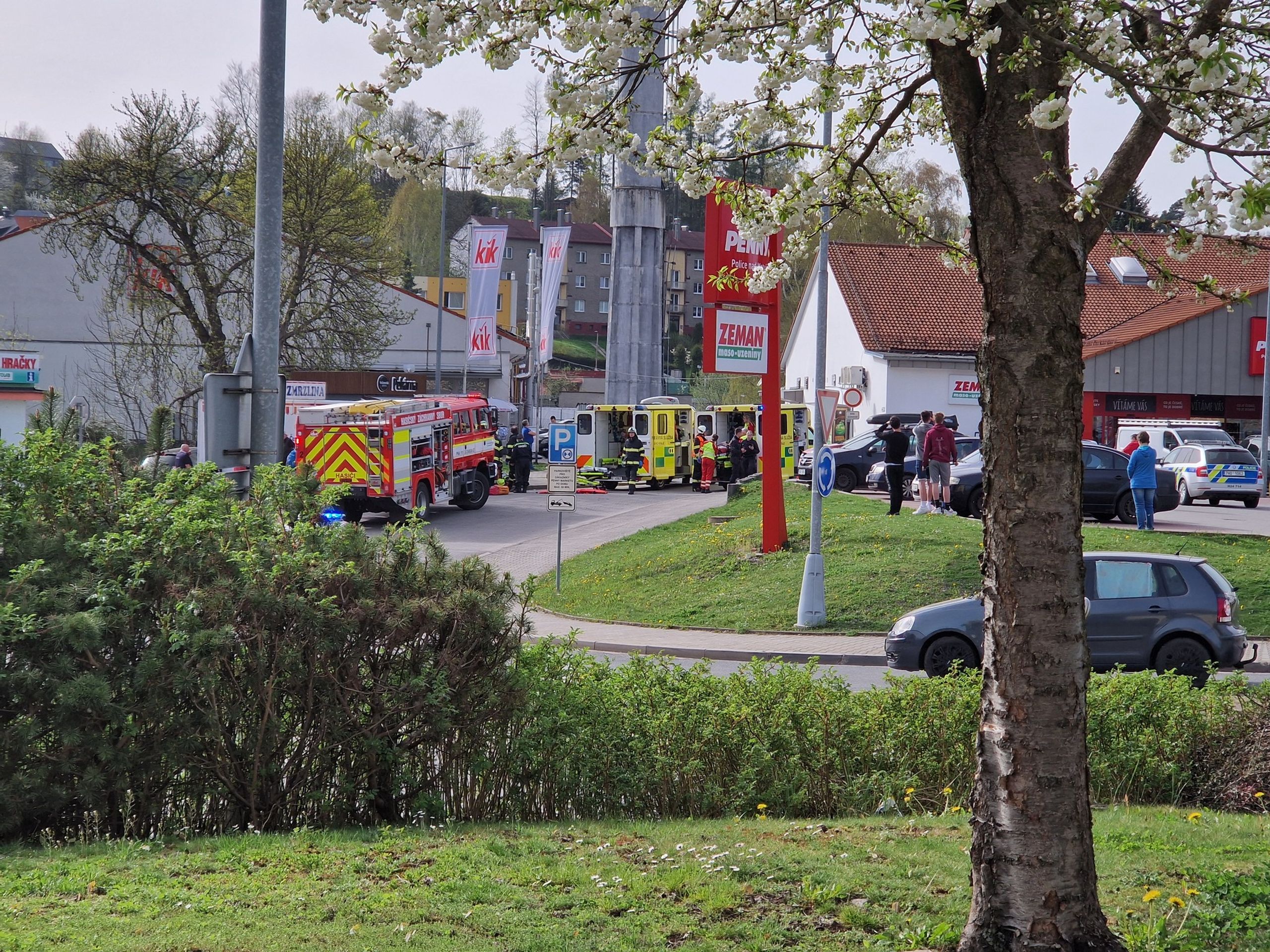 Nehoda u supermarketu v Polici nad Metují - Nehoda u supermarketu v Polici nad Metují (4/4)