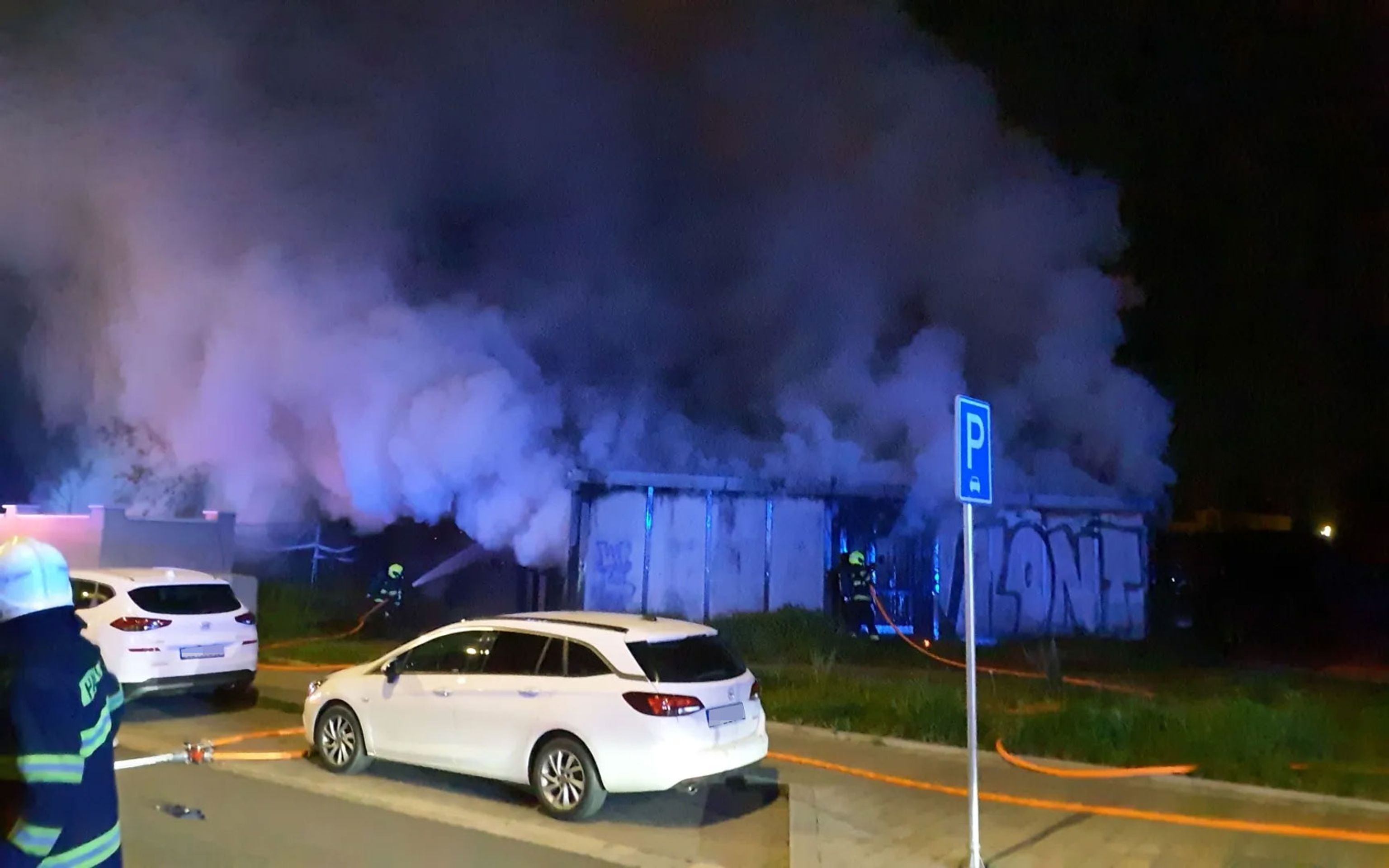 Požár stavebních buněk v Brně (2) - Tragický požár unimobuněk v Brně (2/6)