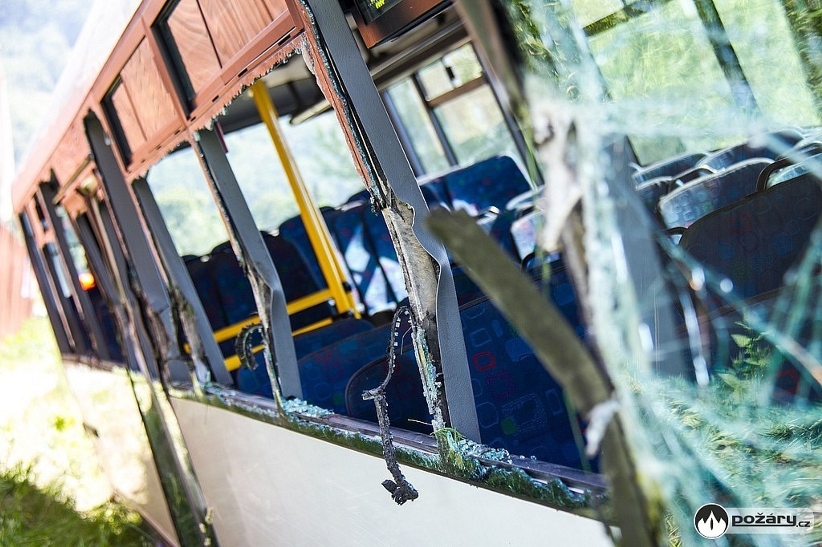 Nehoda autobusu v Odrách - 12 - Galerie: Nehoda autobusu v Odrách (12/16)