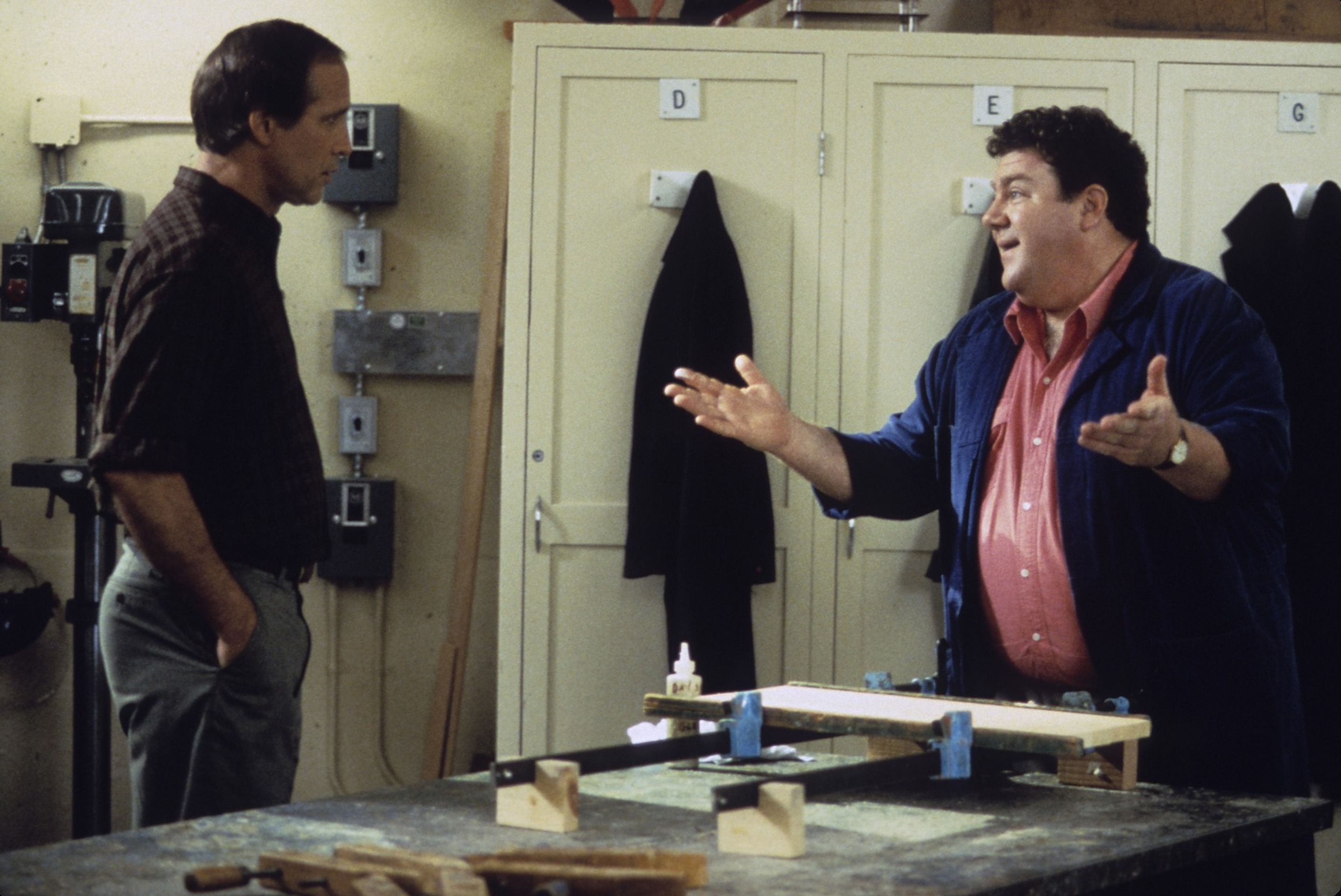 Chevy Chase a George Wendt v komedii Táta jak má být, 1995 - George Wendt (5/6)