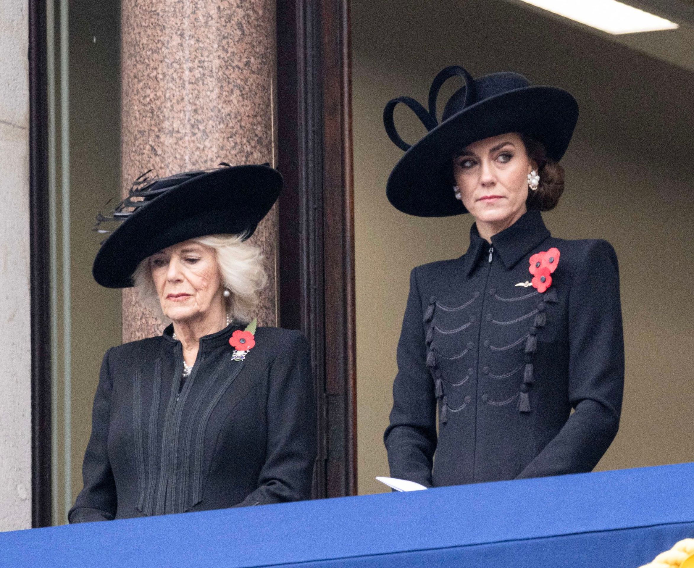 Camilla a Kate, 12. 11. 2023 Remembrance Day - Královna Camilla a princezna Kate (3/7)