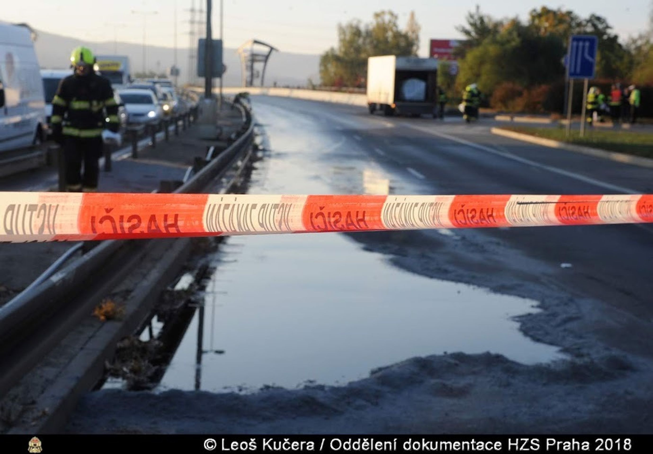 Únik koncentrátu pro dobytek na Strakonické ulici - 6 - GALERIE: Únik koncentrátu pro dobytek na Strakonické ulici (6/7)