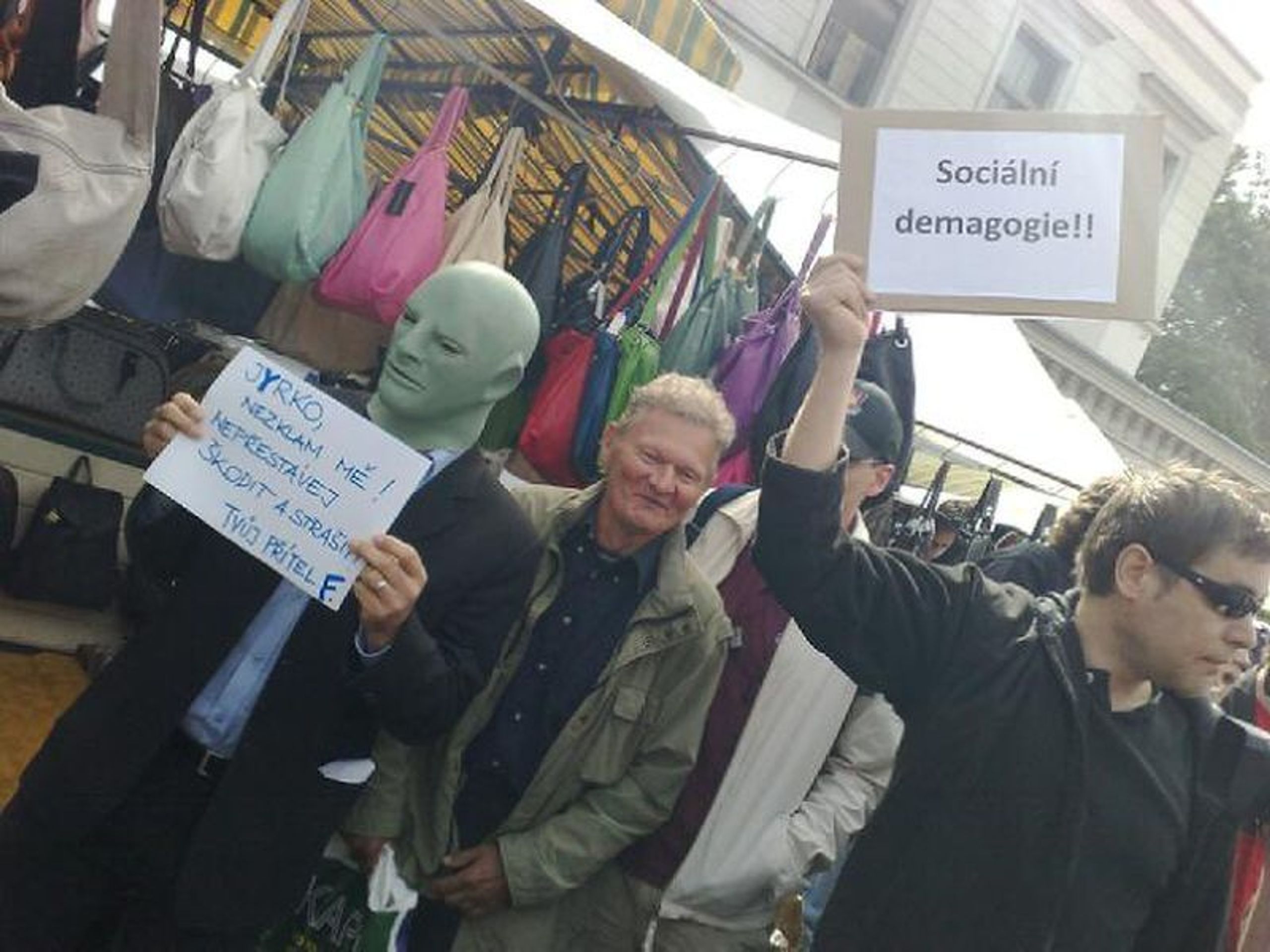 Protesty proti ČSSD v Praze - Pražské mítinky ČSSD (11/12)