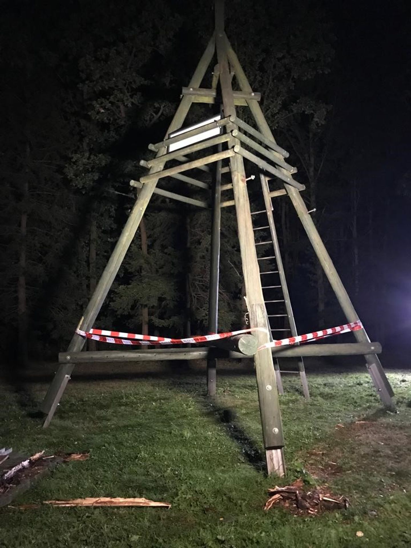 Z rozhledny na Děčínsku spadly děti - Z rozhledny na Děčínsku spadlo několik dětí (7/13)
