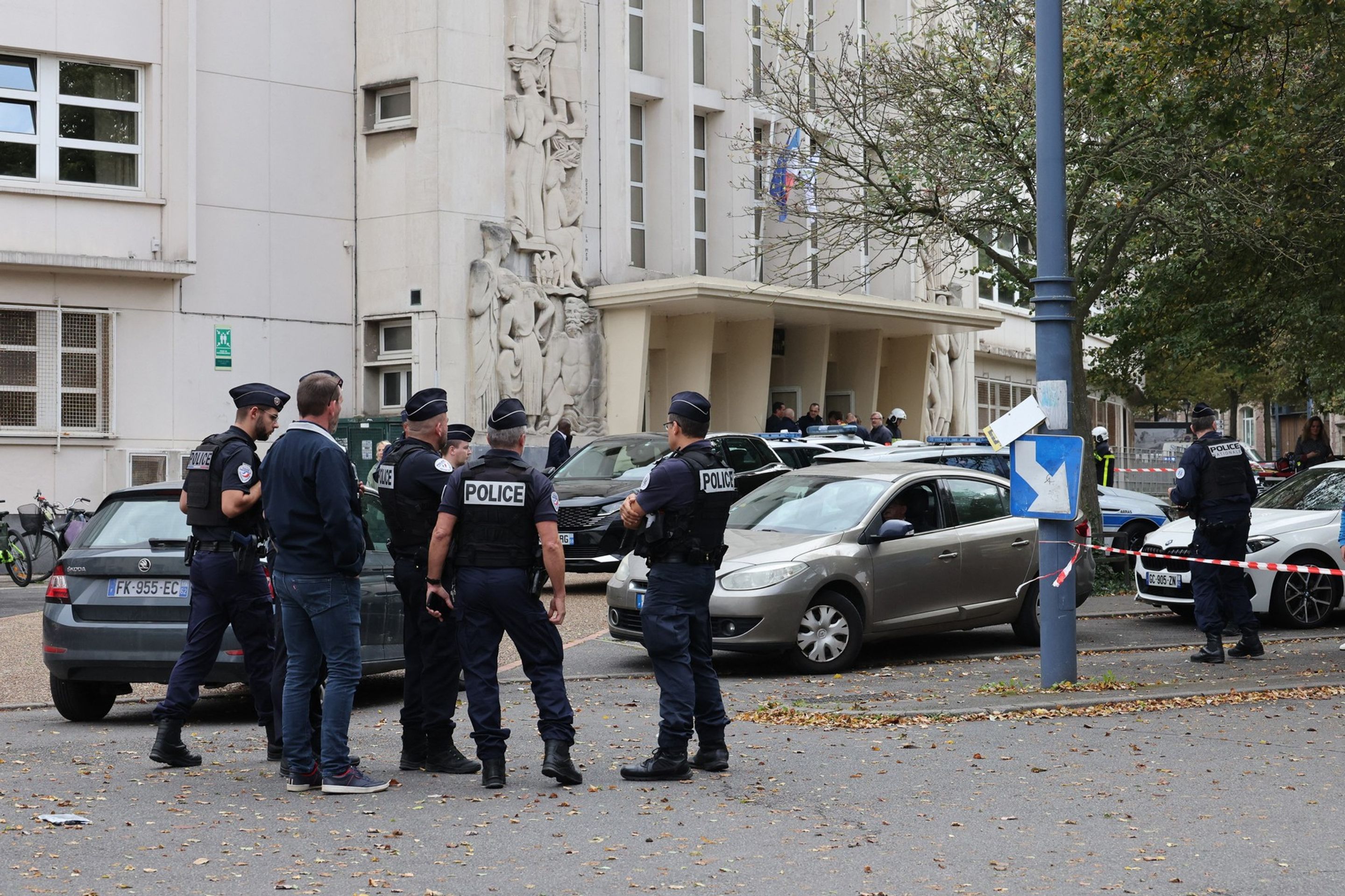 Gymnázium v Arrasu, kde se odehrála vražda, 13. 10. 2023 - Čečenec ubodal učitele nožem a další zranil (3/3)