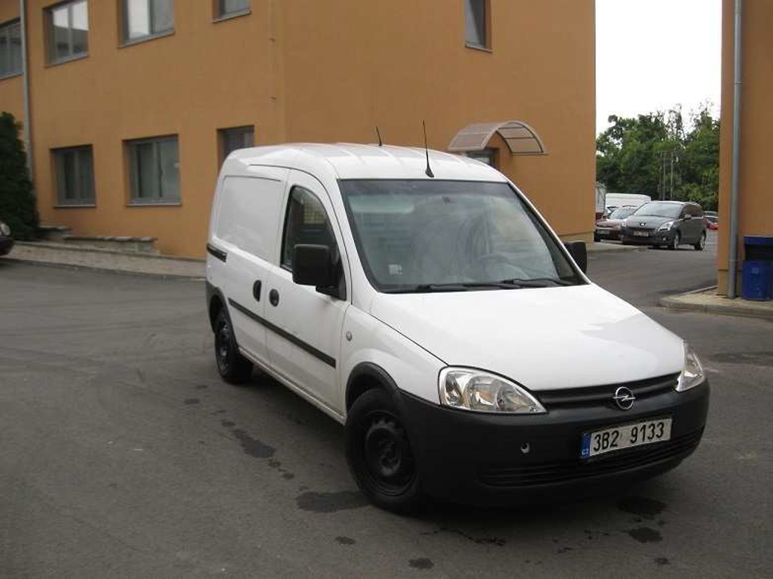 Dražba aut 19.6. 2015 - Opel Combo, 20 000 Kč - GALERIE: Dražba aut 19.6. 2015 (7/23)