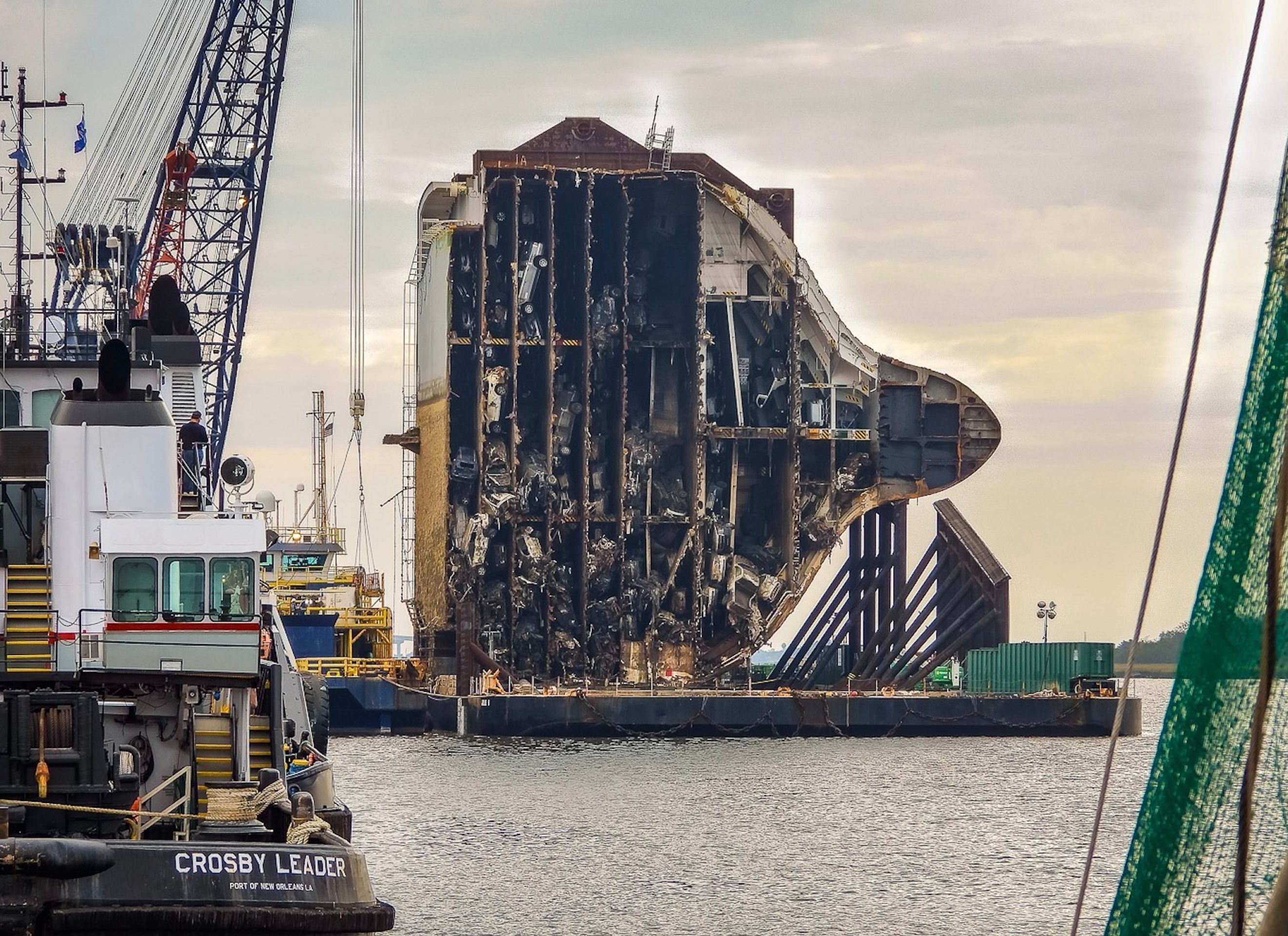 Útroby havarované lodi Golden Ray - 19 - Fotogalerie: Fascinující pohled do útrob ztroskotané lodi (10/19)
