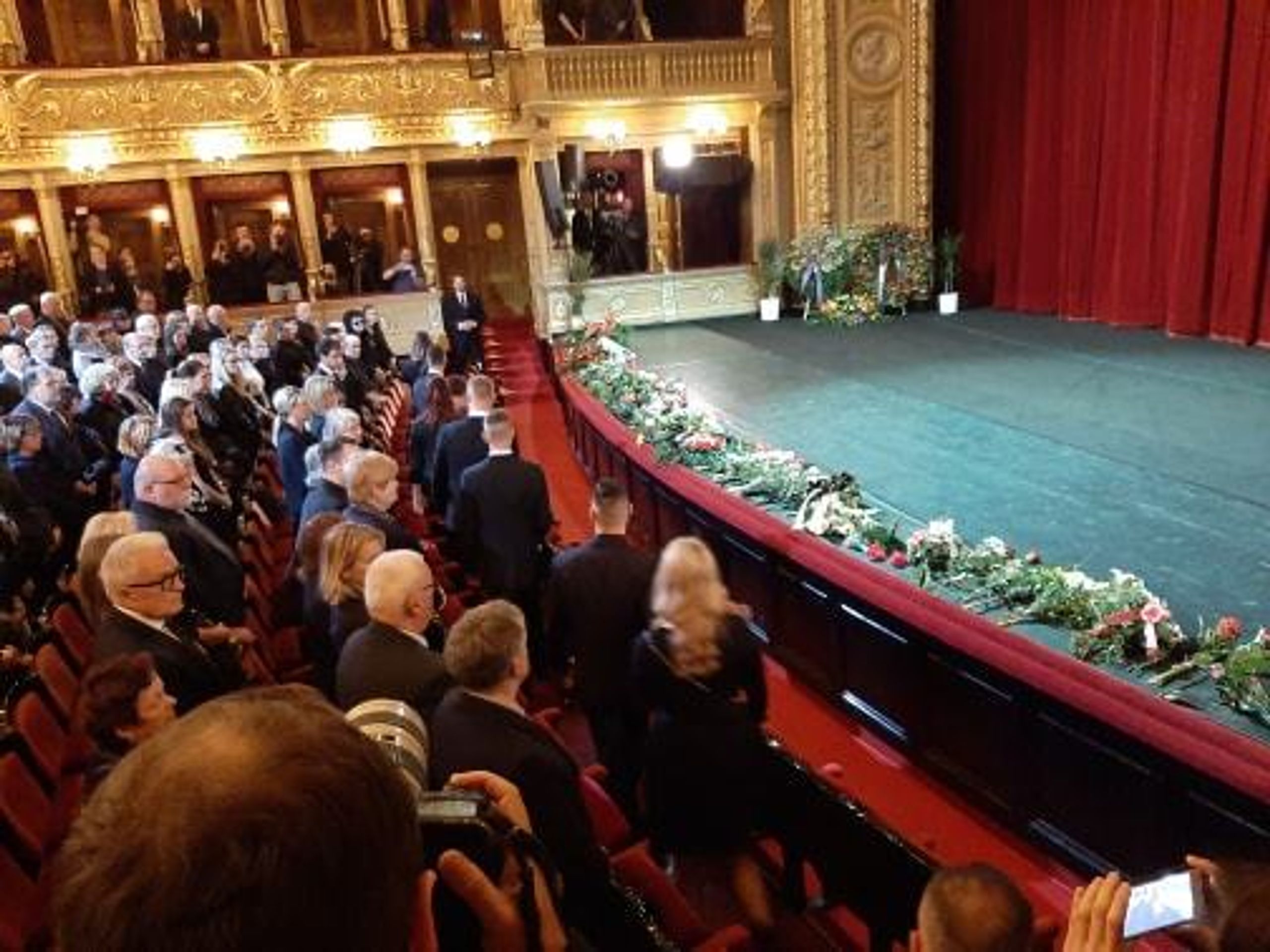 Lidé se loučí s Václavem Postráneckým - 10 - GALERIE: Lidé se loučí s Václavem Postráneckým (17/33)