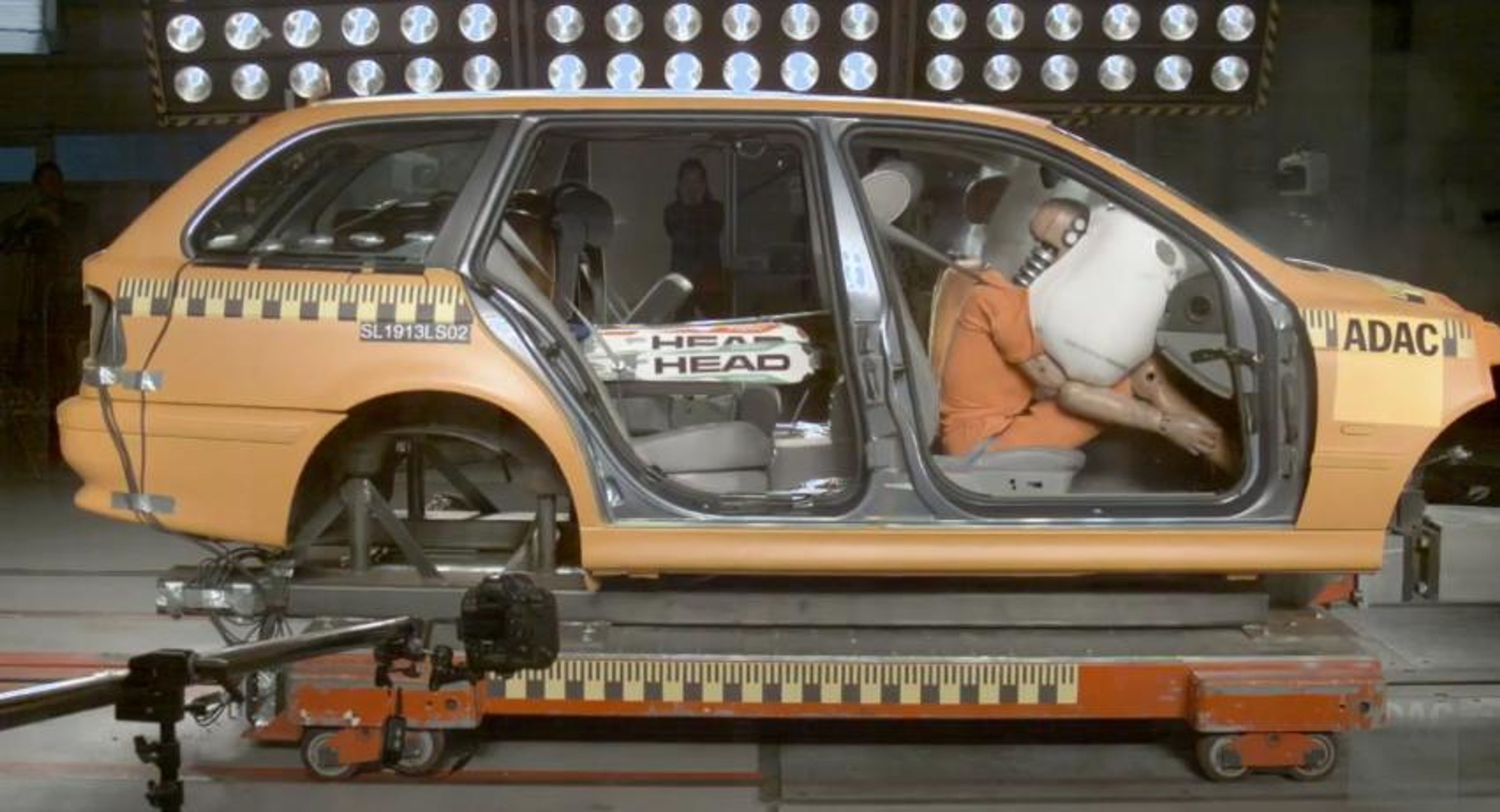 Crash test lyží v autě - 1 - GALERIE: Crash test lyží v autě (12/17)