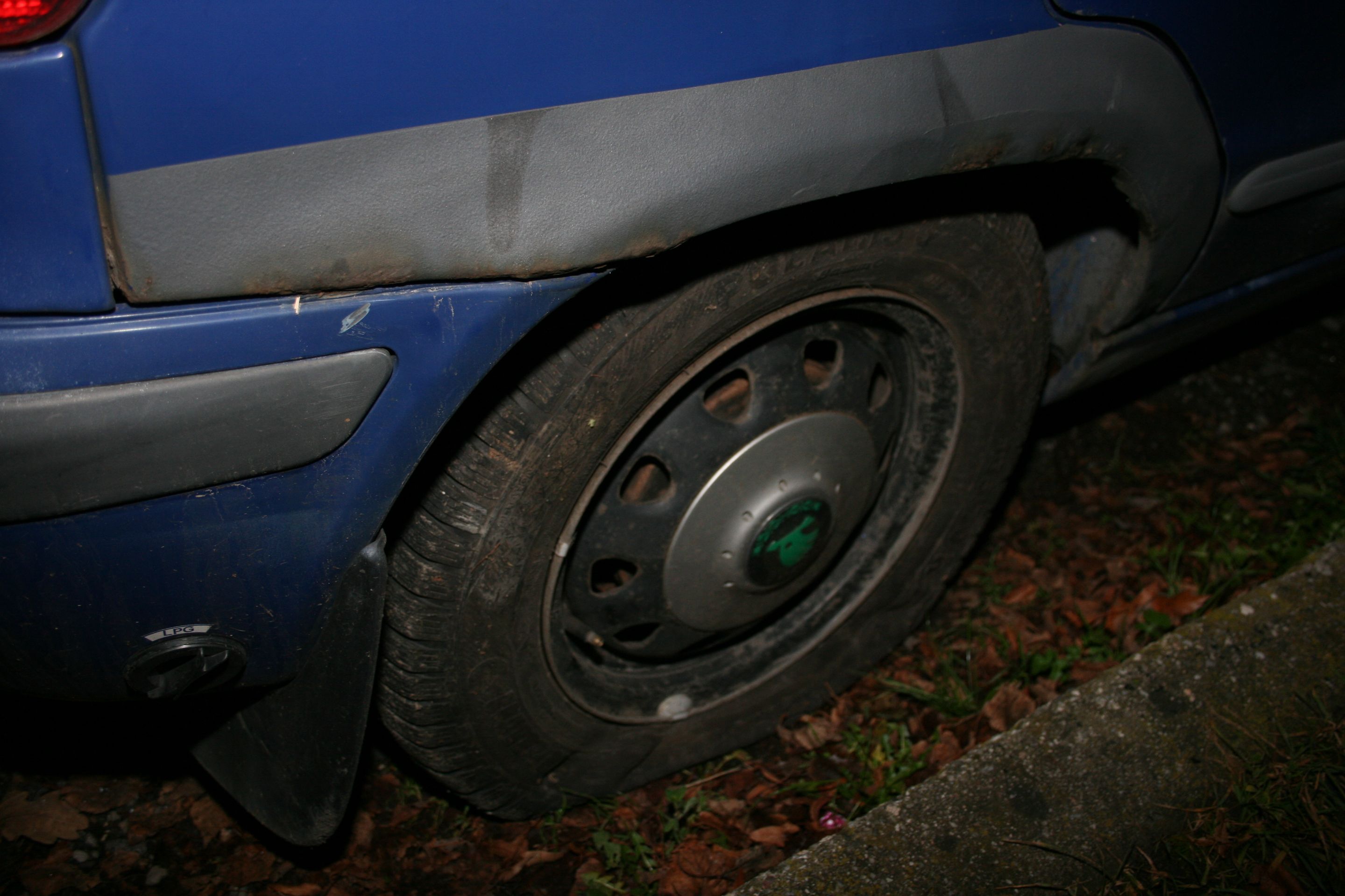 Kramný - nápis na autě - 2 - Kramnému někdo zničil auto! (2/6)
