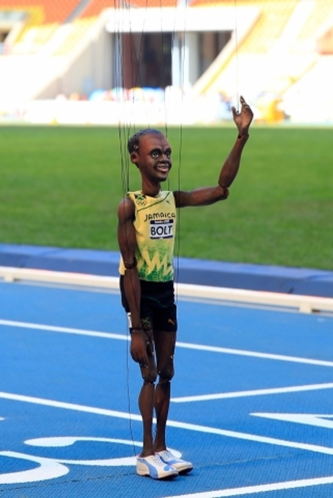 Usain Bolt jako loutka - 8 - GALERIE: Usain Bolt se na MS představil jako loutka (4/11)