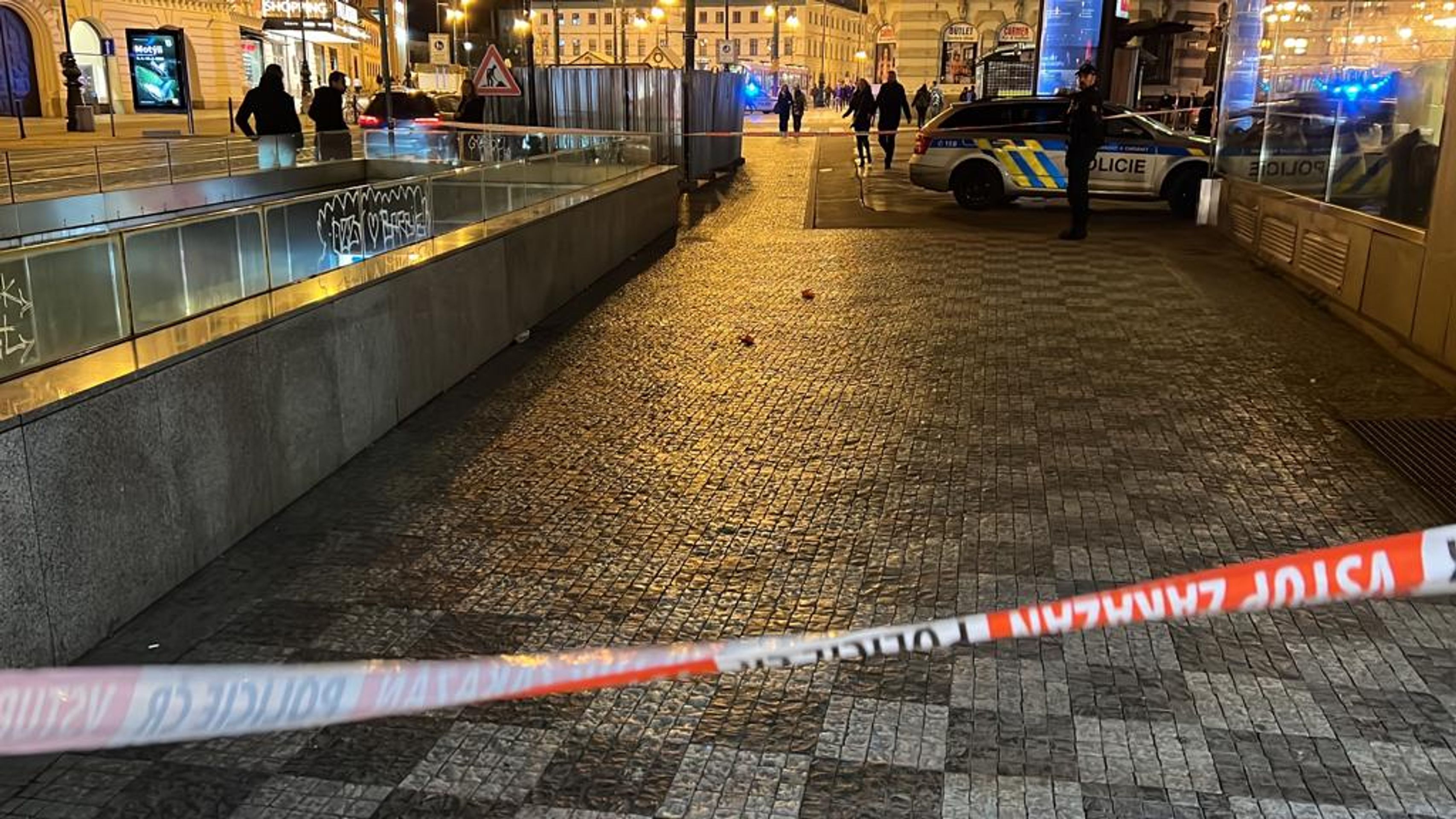 Konflikt před obchodním centrem Kotva - Konflikt před obchodním centrem Kotva (19/19)