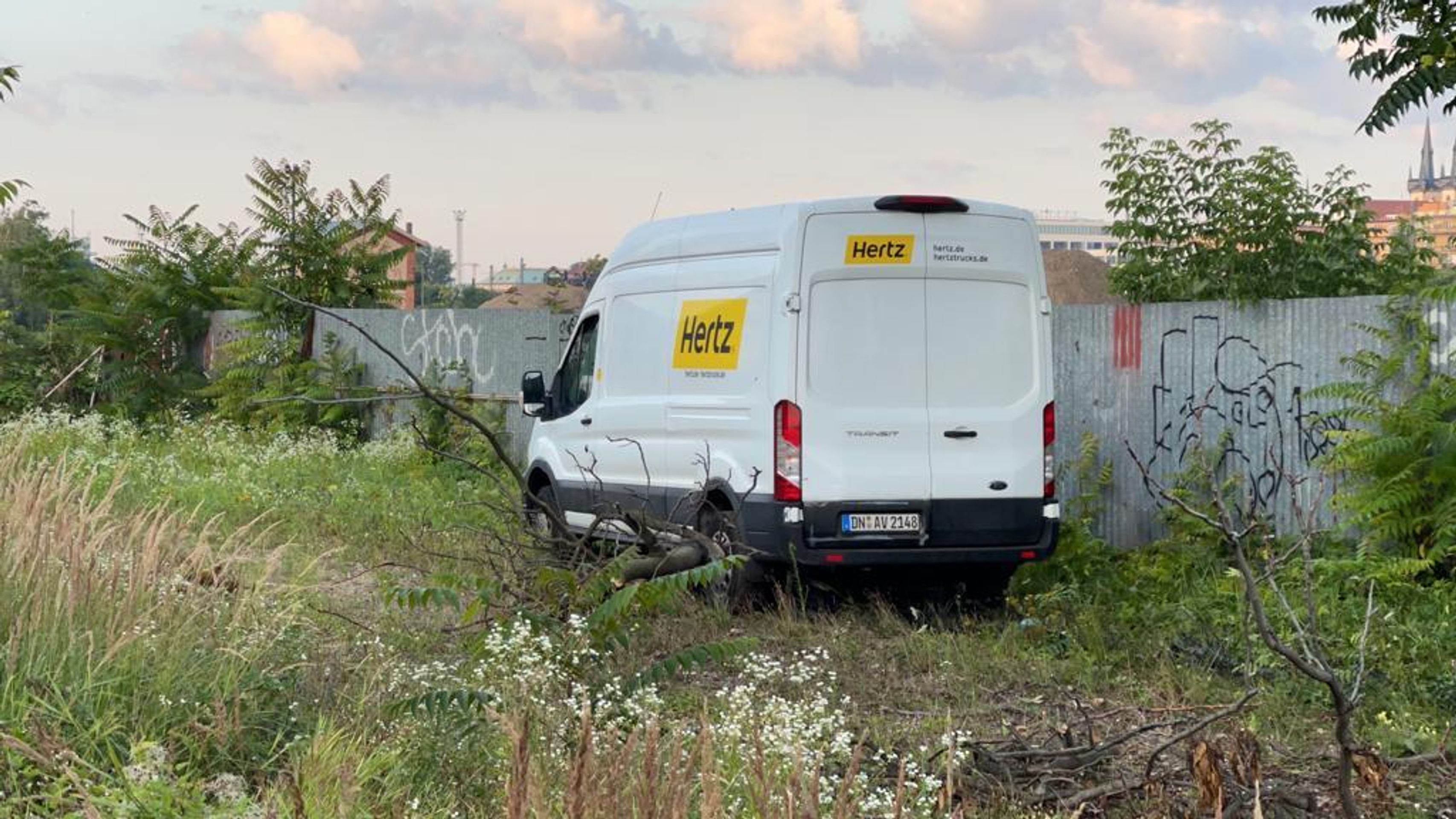Dodávka s migranty ujížděla policii - 12 - GALERIE: Migranti utíkali před policií (15/26)