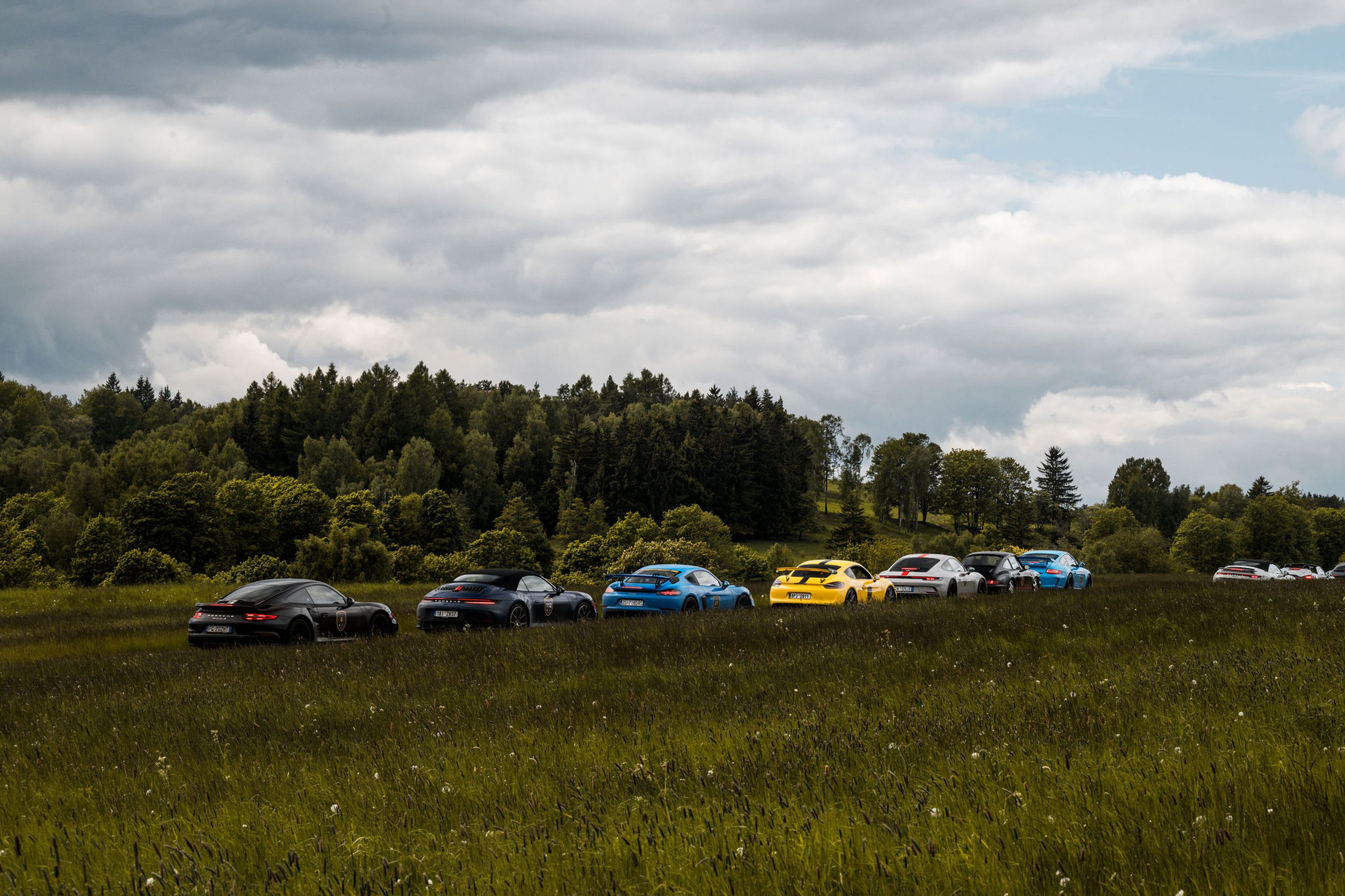Vozy značky Porsche na akci WERK 911 v Praze - Devětsetjedenáctky projely Českem (11/12)