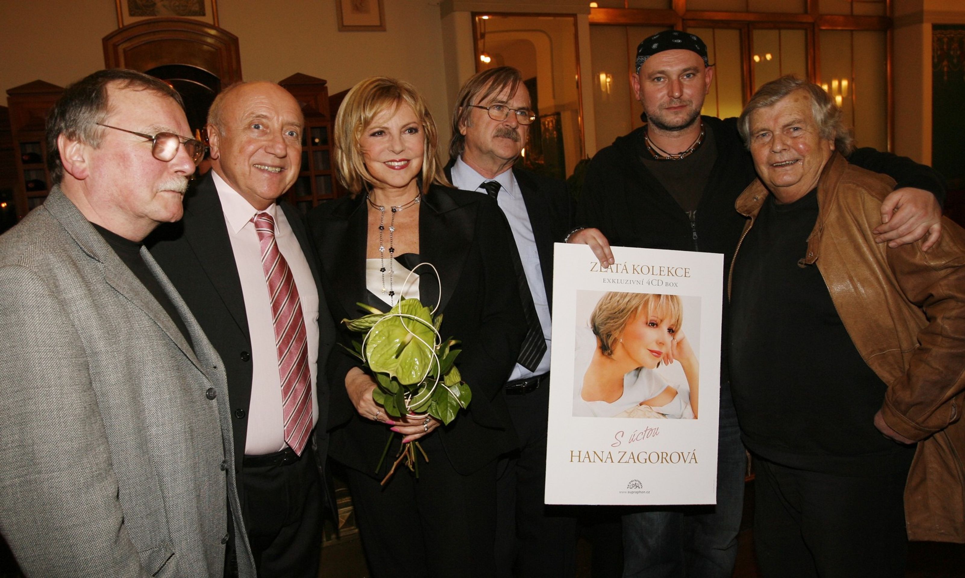 Zleva Eduard Krečmar, Felix Slováček, Hana Zagorová, Karel Vágner, Jakub Ludvík a Pavel Vrba - Eduard Krečmar (1/5)