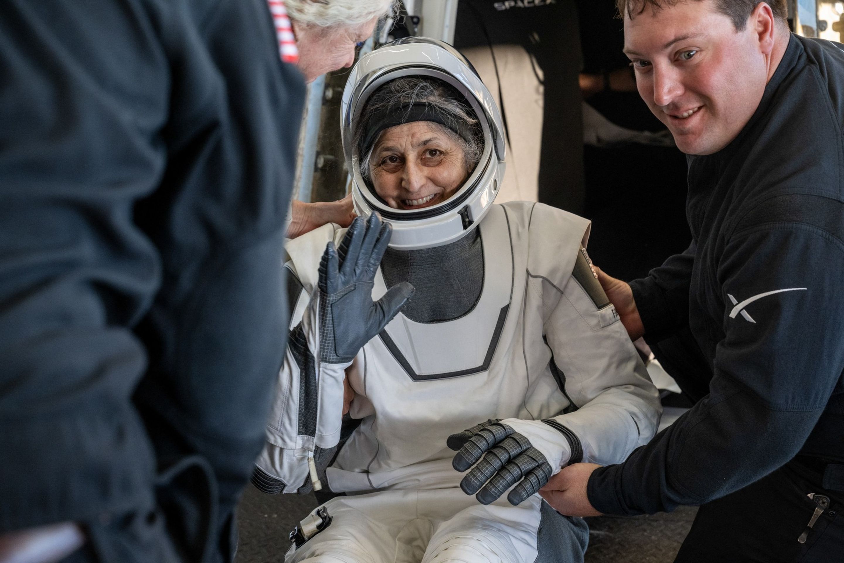 Suni Williamsová je zpět na Zemi, 19. 3. 2025 - Návrat astronautů na Zemi (8/14)