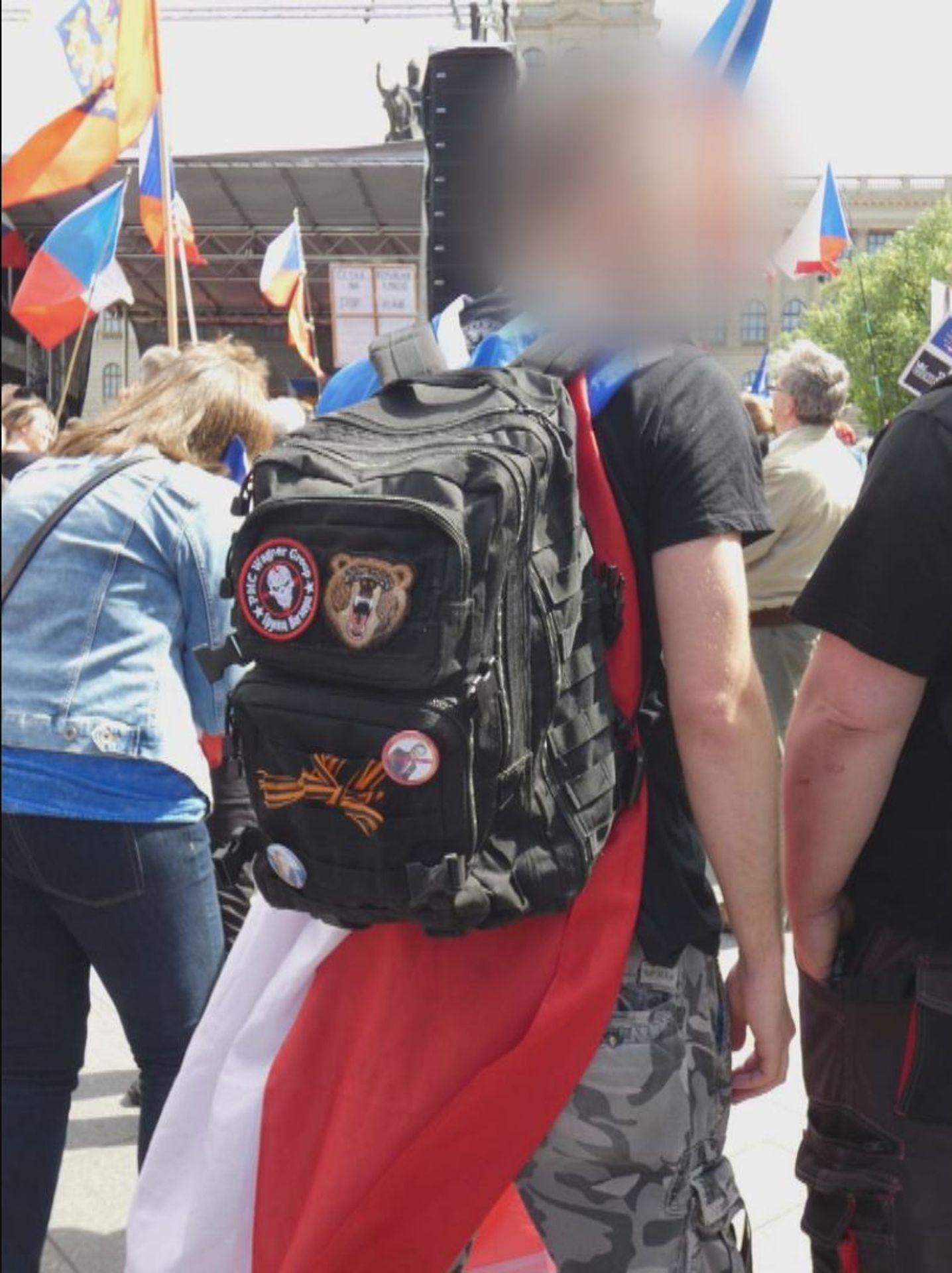 Policie zadržela muže na Václavském náměstí - Demonstrace v Praze (4/6)