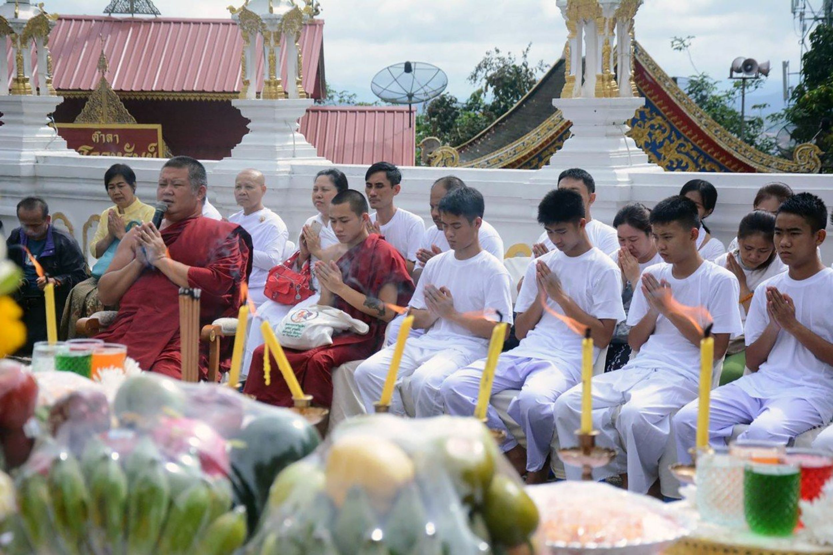 Chlapci z thajské jeskyně podstoupí buddhistický obřad - GALERIE: Chlapci z thajské jeskyně podstoupí buddhistický obřad (2/7)