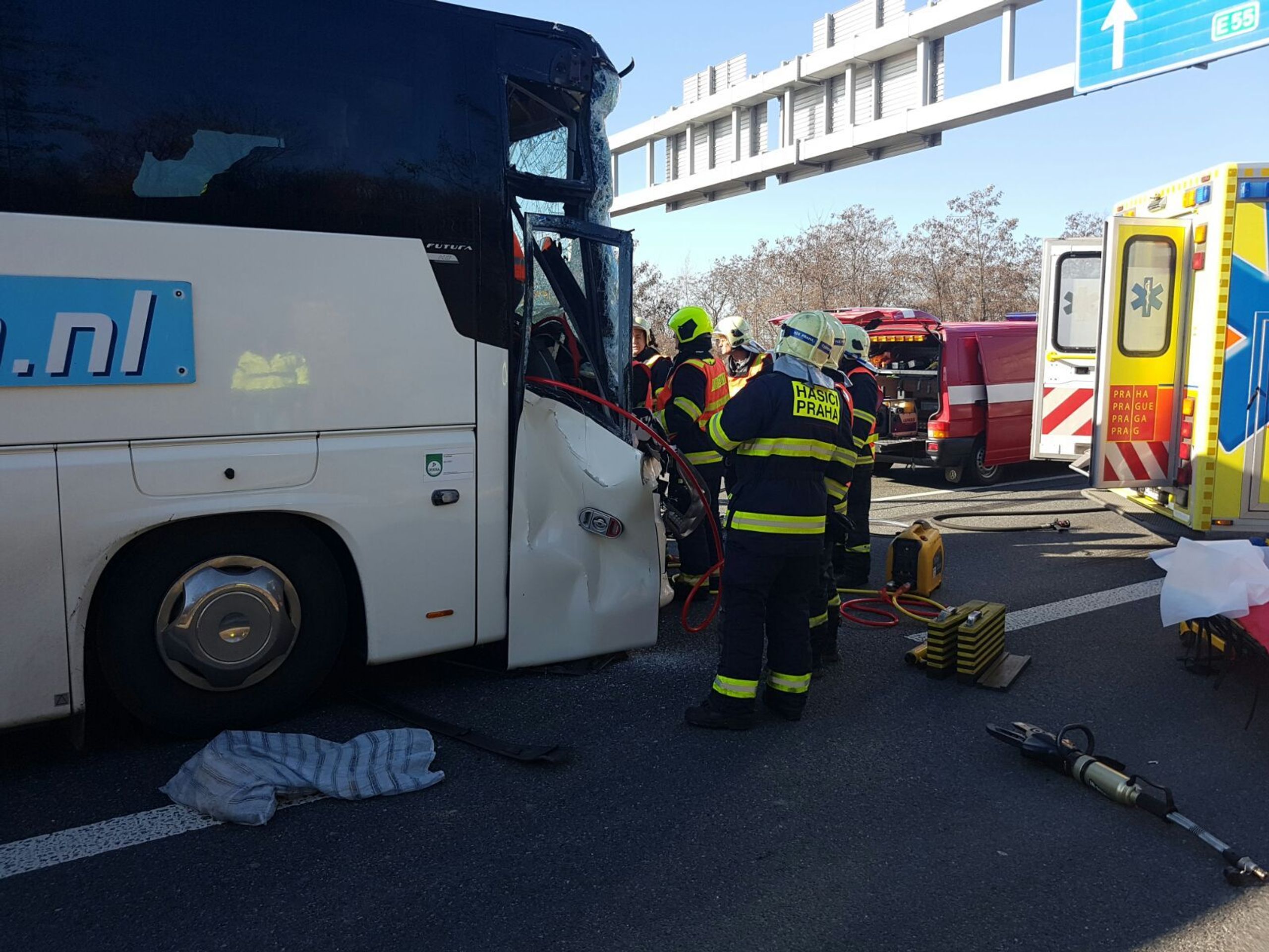 Nehoda autobusu na Kbelské - 6 - GALERIE: Nehoda autobusu na Kbelské (6/9)