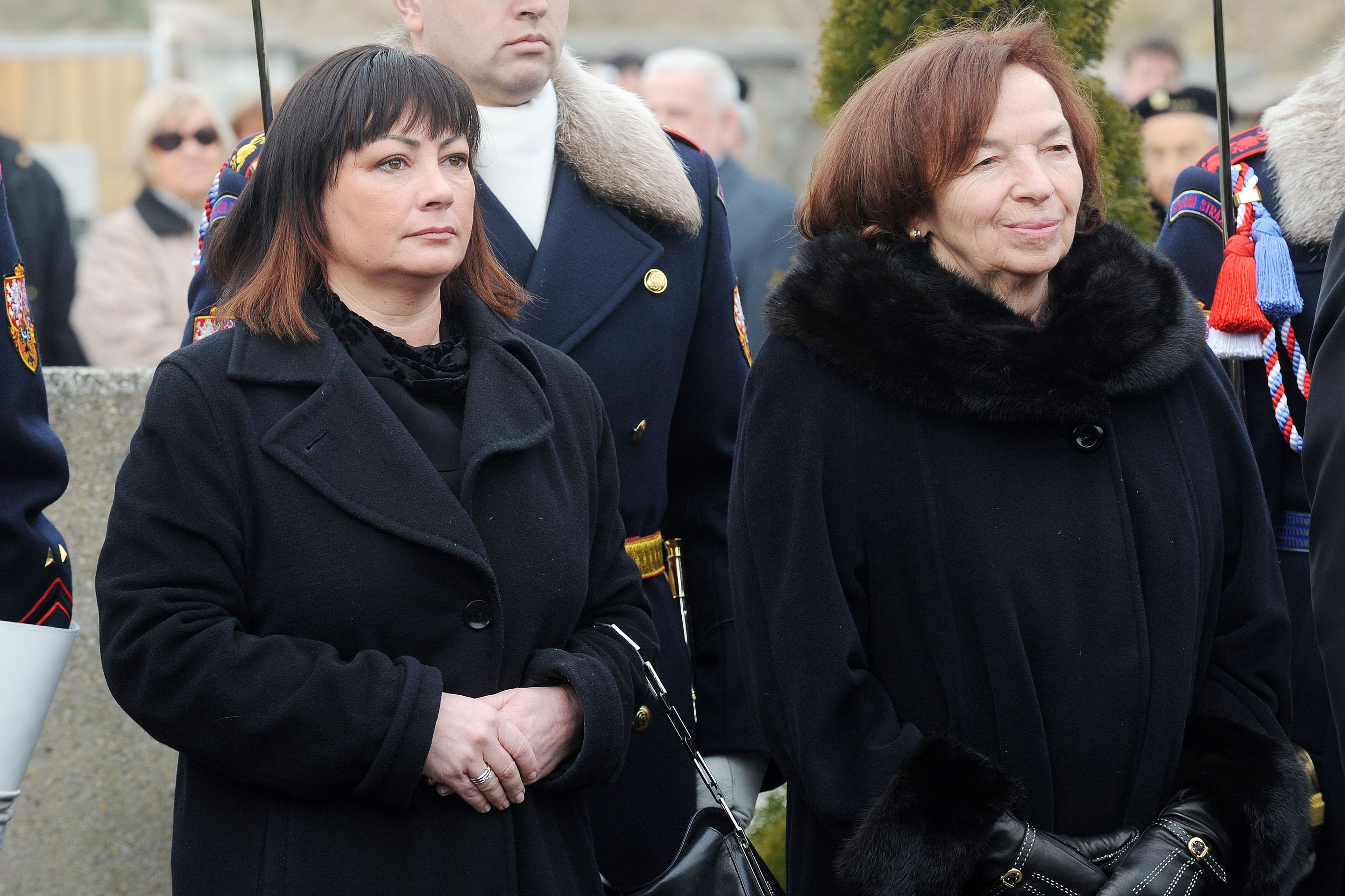 Zemanova - GALERIE: Jak chodí oblékaná první dáma Ivana Zemanová (5/10)