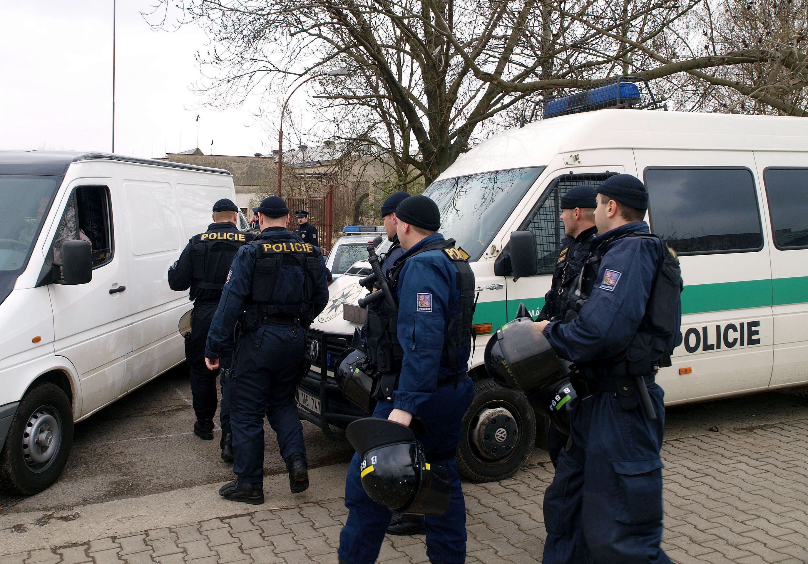 technopárty na Zličíně rozehnala policie - 7 - Nepovolená technopárty na Zličíně (4/10)