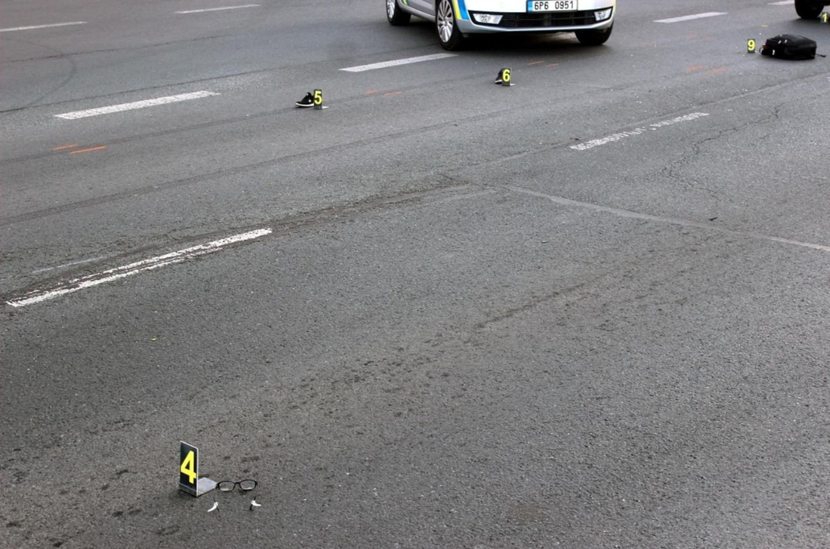 Auto srazilo v Plzni na přechodu dvě děti - 9 - GALERIE: Auto srazilo na přechodu v Plzni dvě děti (9/9)