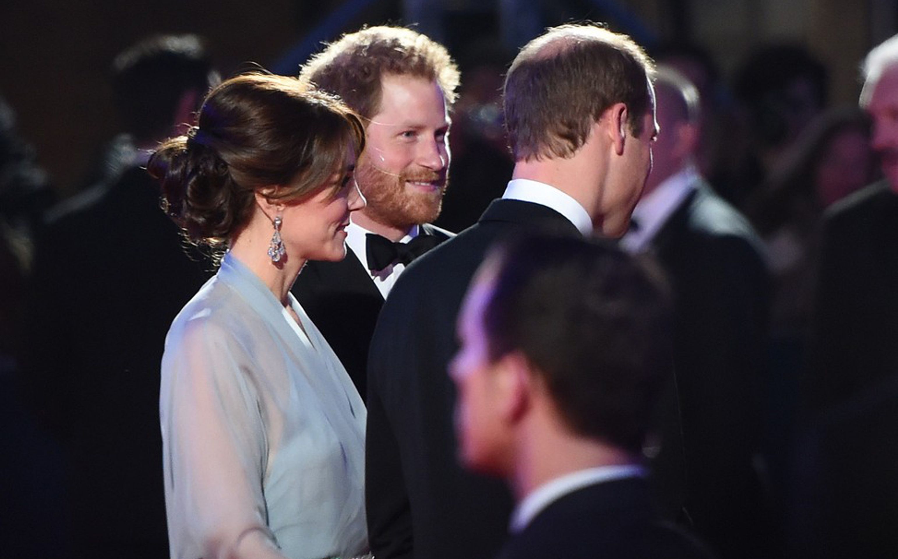 Kate Middleton si nevzala podprsenku - 6 - GALERIE: Kate Middleton si nevzala podprsenku (6/7)