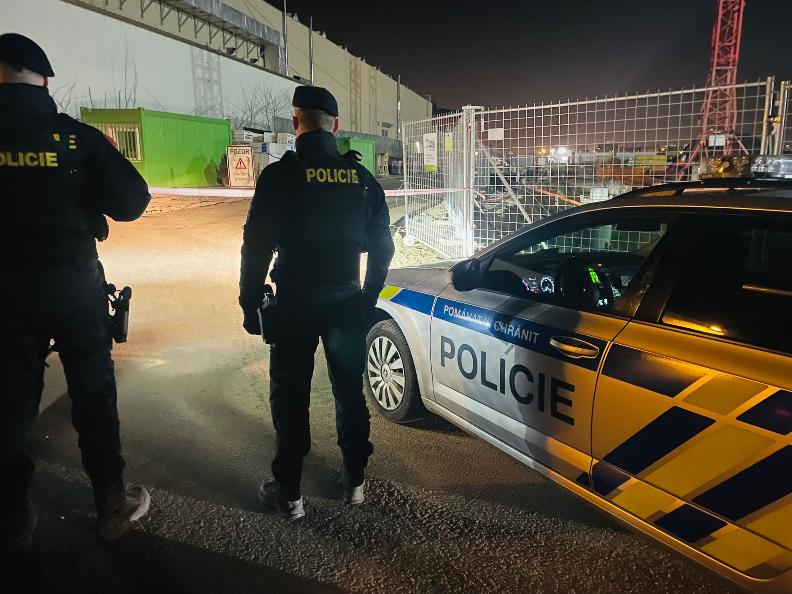 Policie postřelila agresivní muže v Praze - Zásah v Praze (8/8)